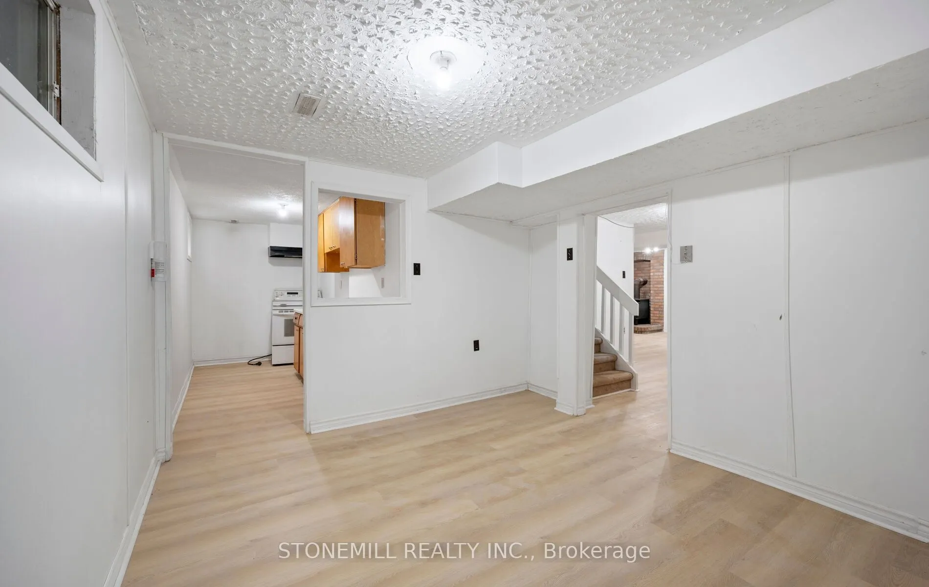 76 Collings Avenue
