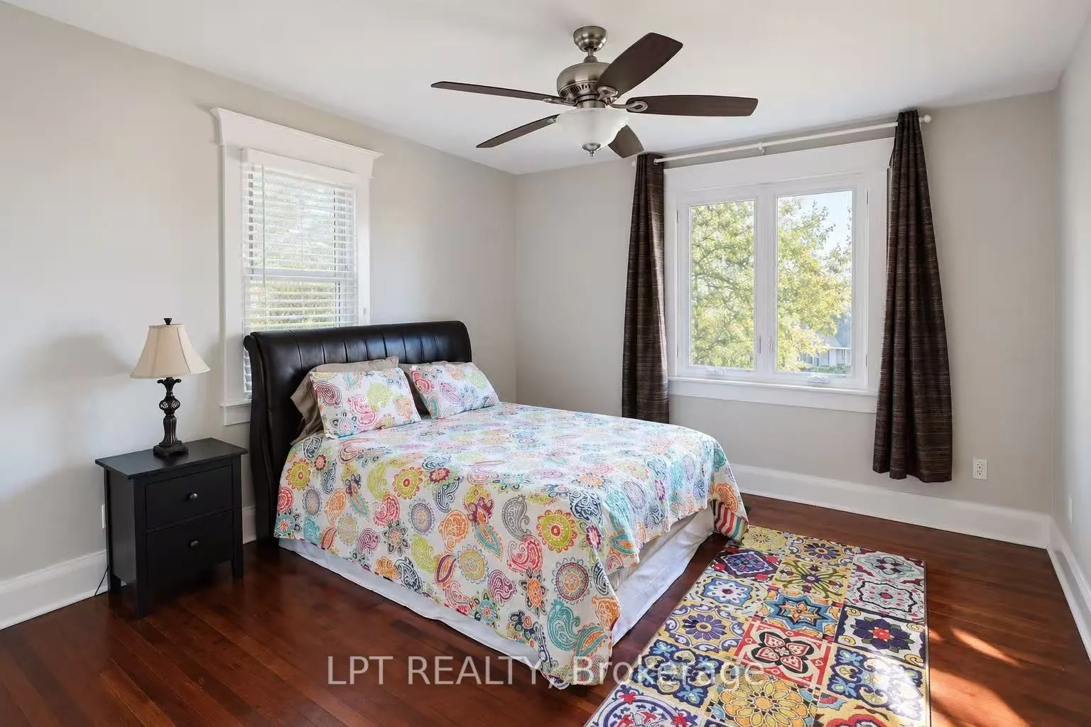 212 Cameron Crescent