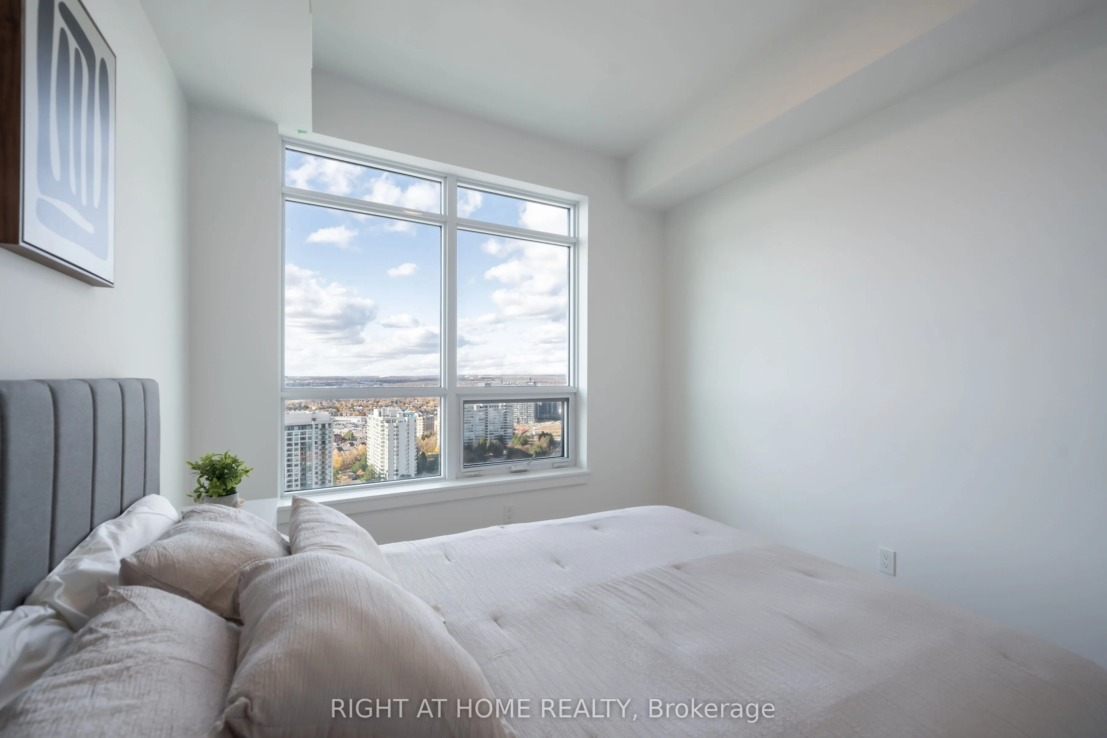 50 Upper Mall Way #2406