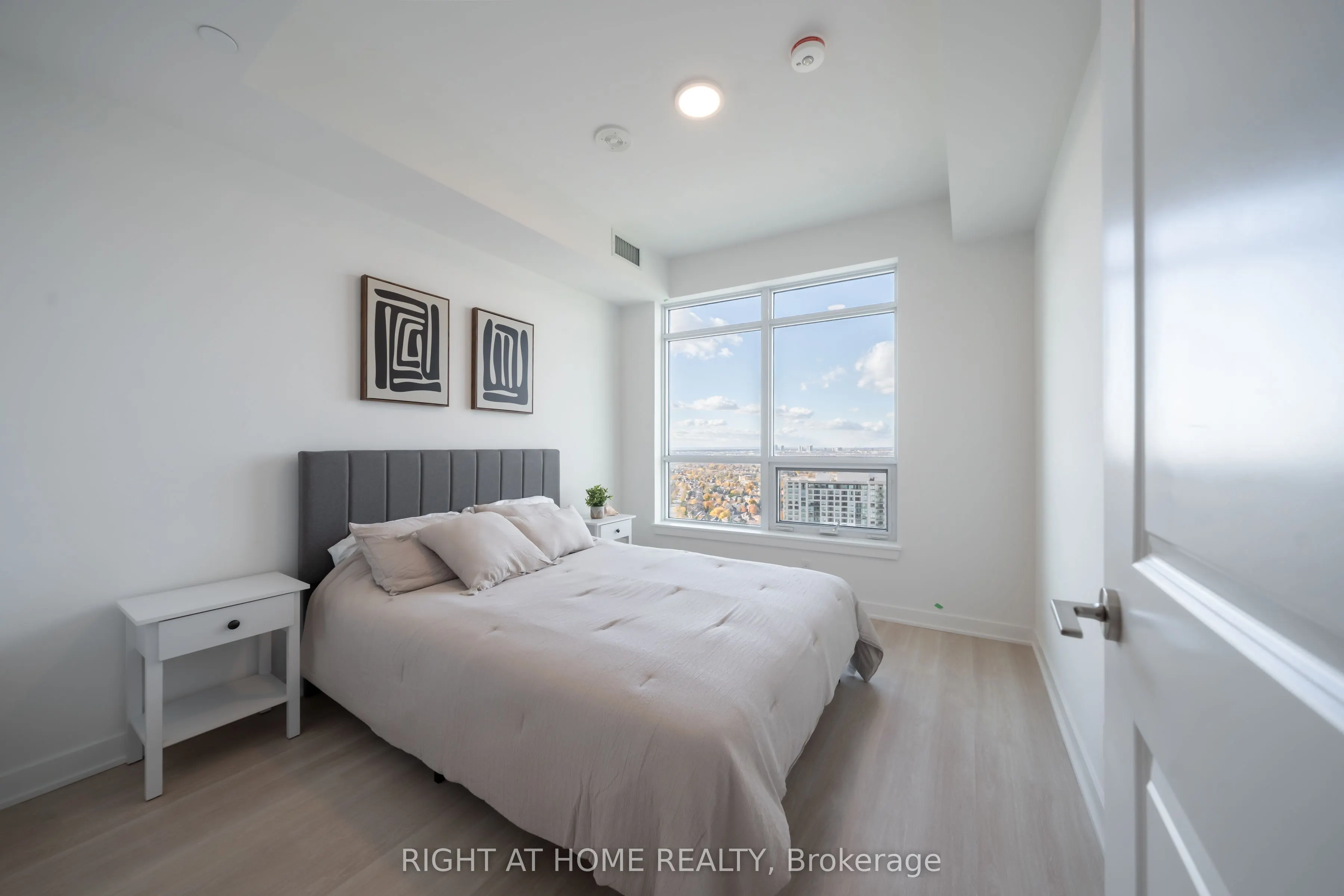 50 Upper Mall Way #2406