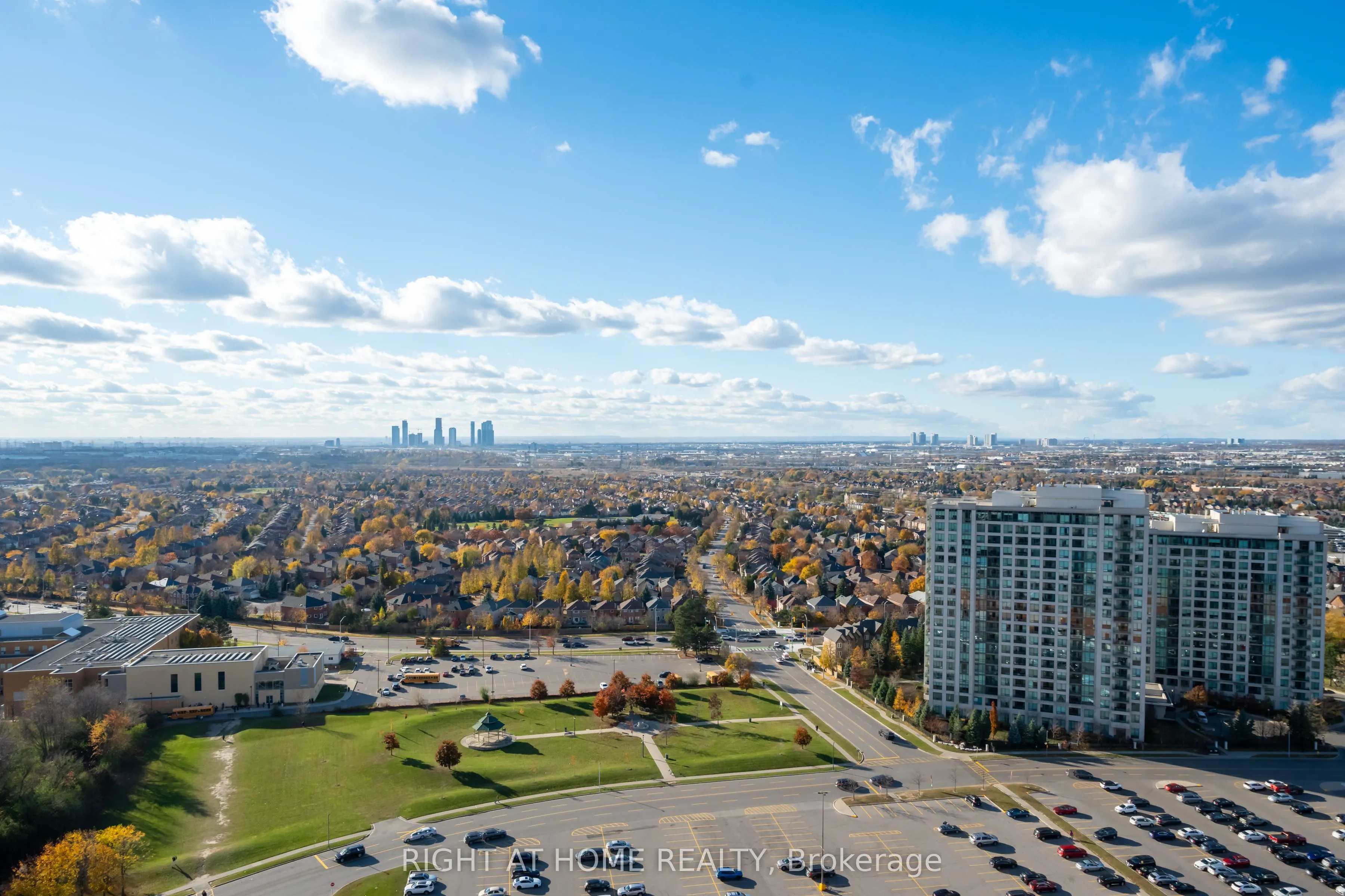 50 Upper Mall Way #2406