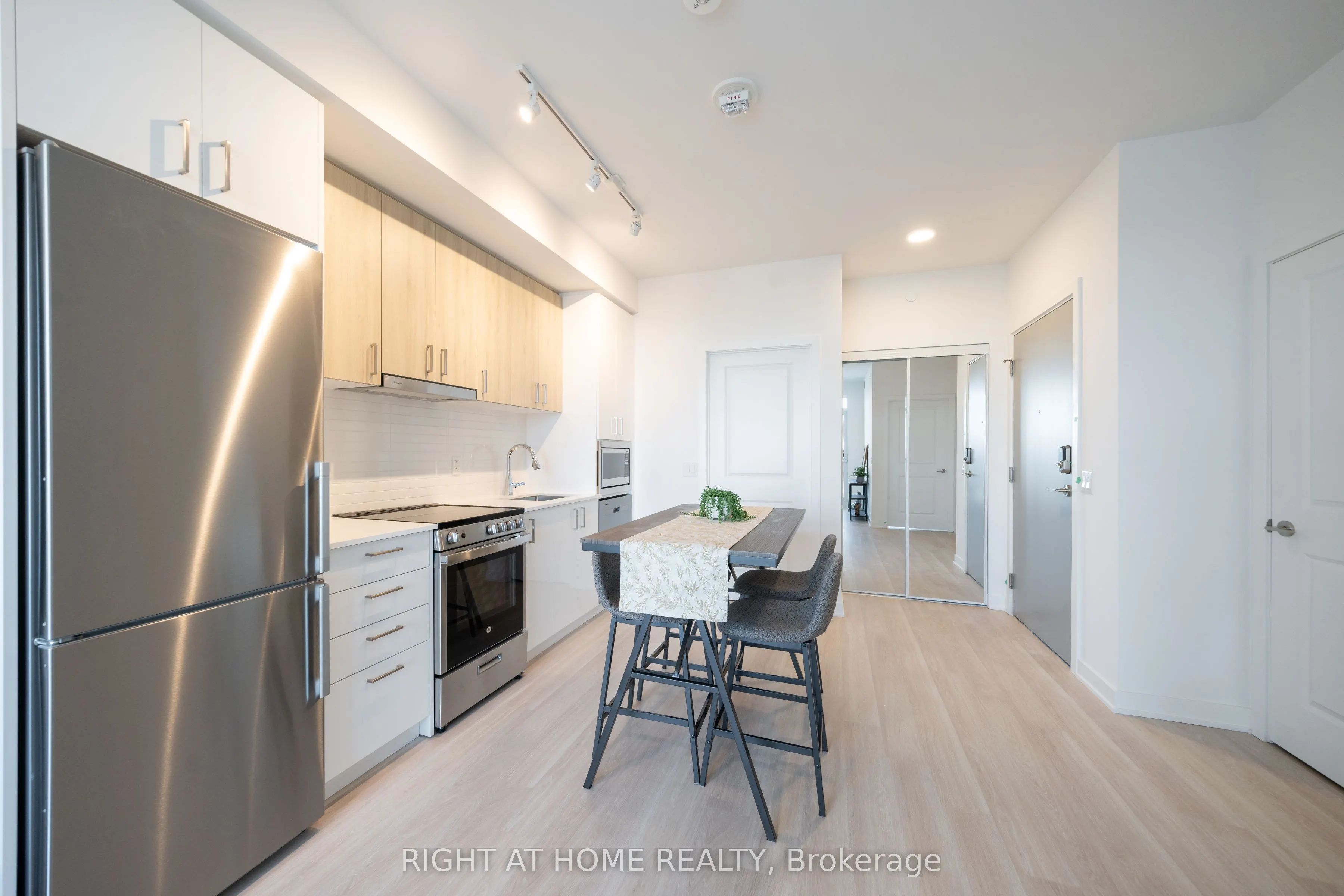 50 Upper Mall Way #2406