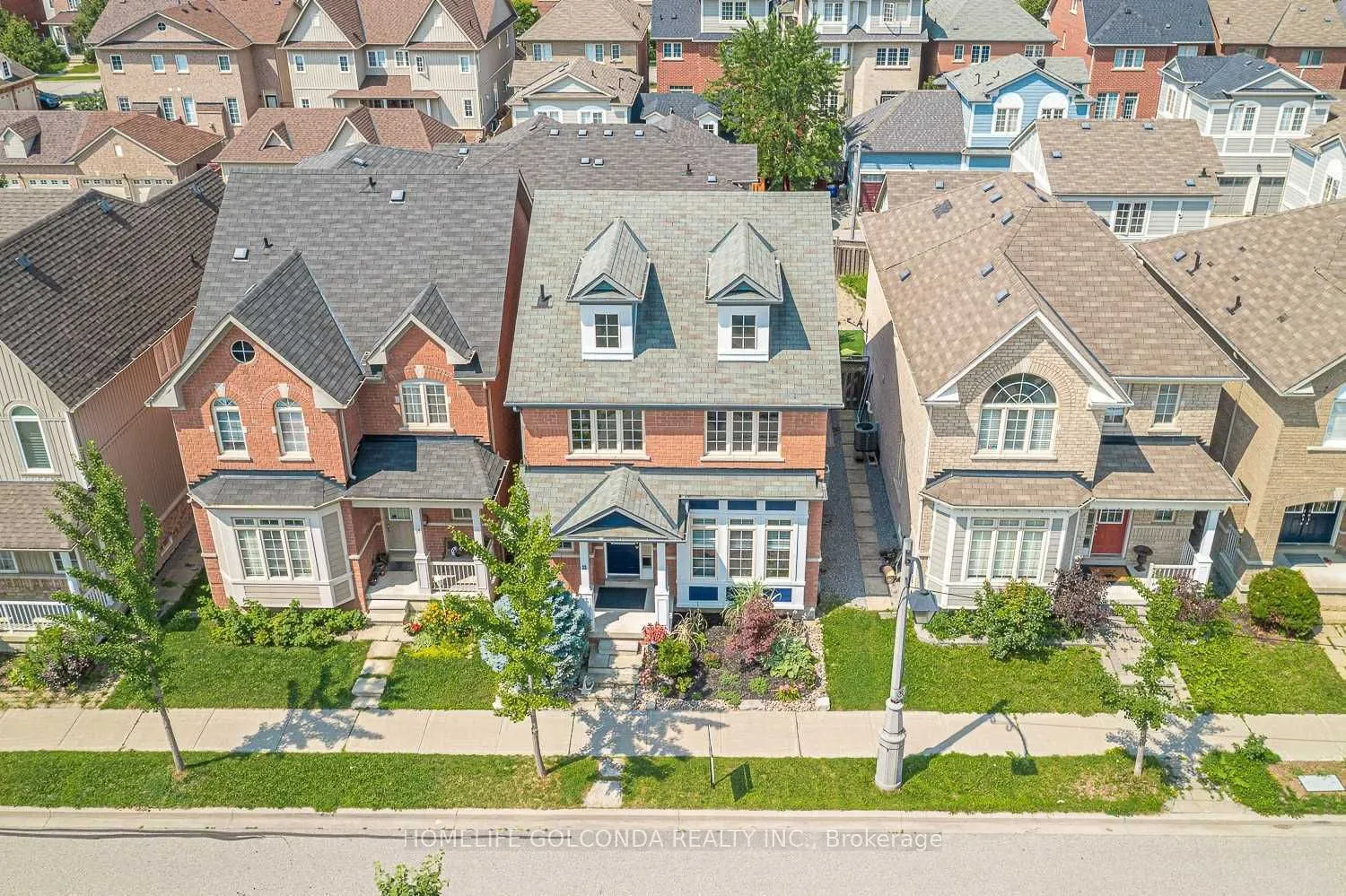 32 Cardrew Street