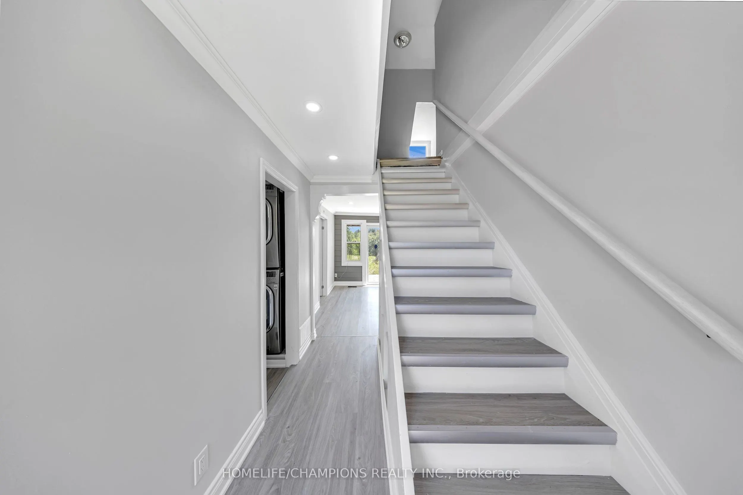 997 Mount Albert Road
