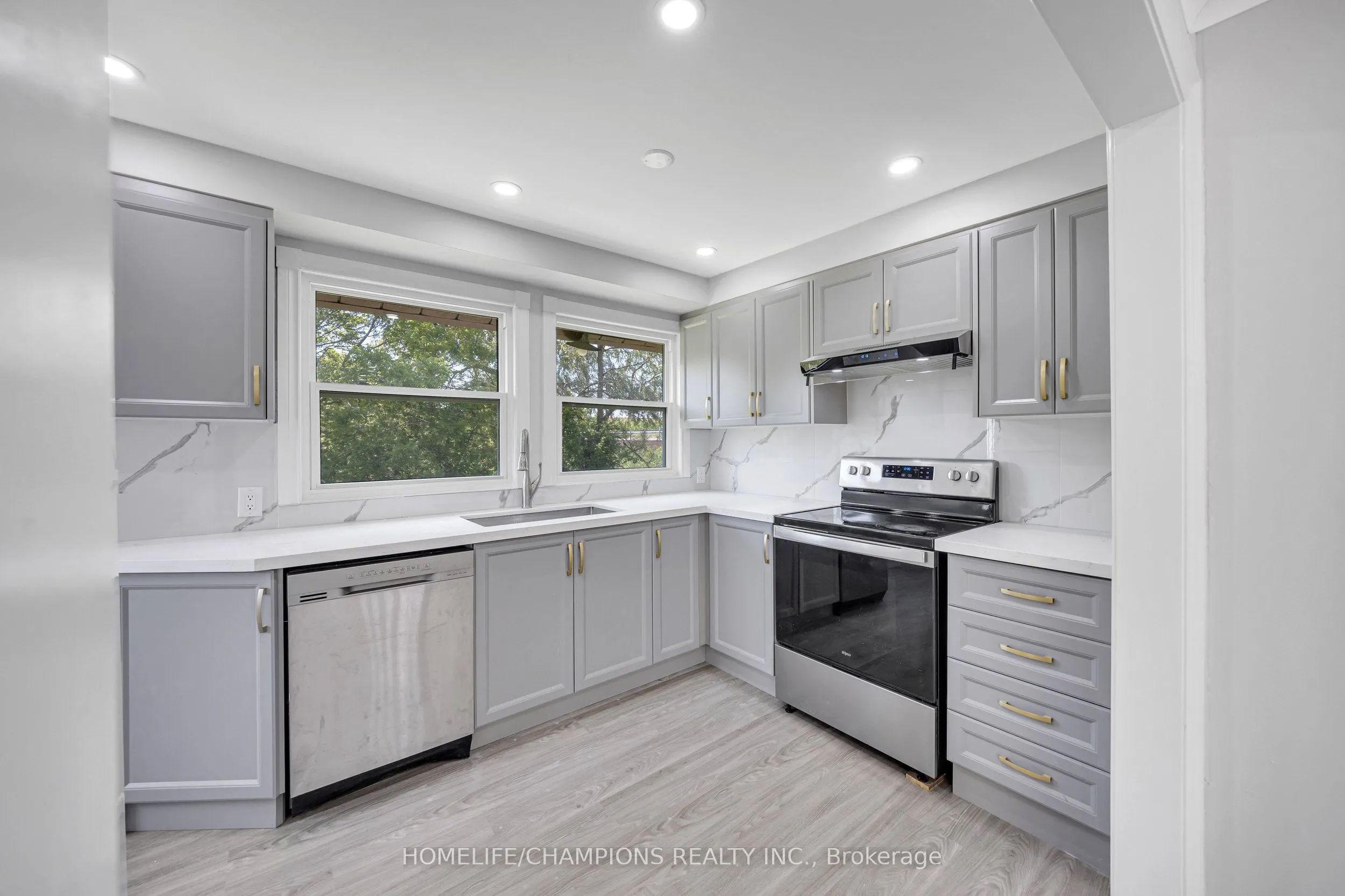 997 Mount Albert Road