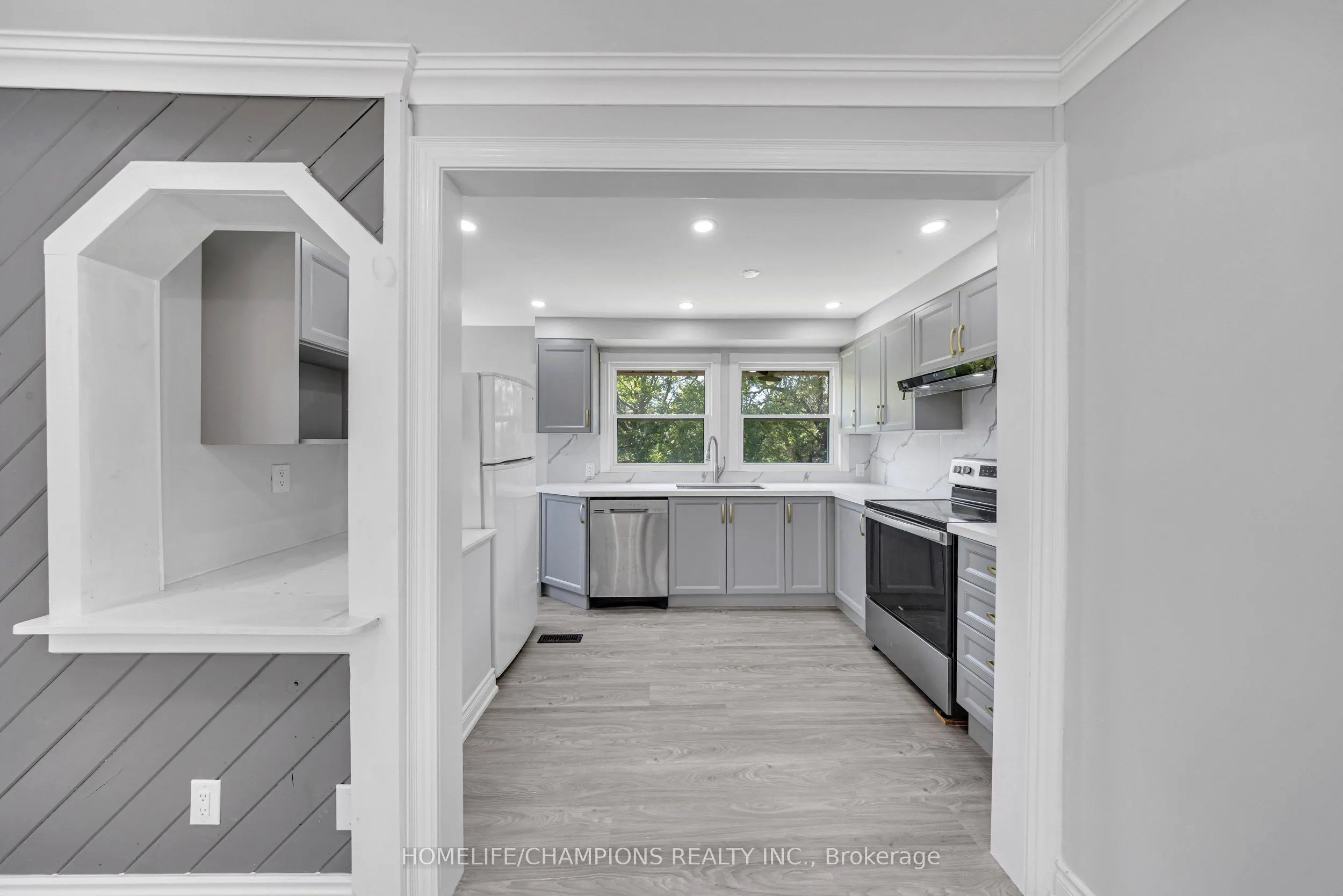 997 Mount Albert Road