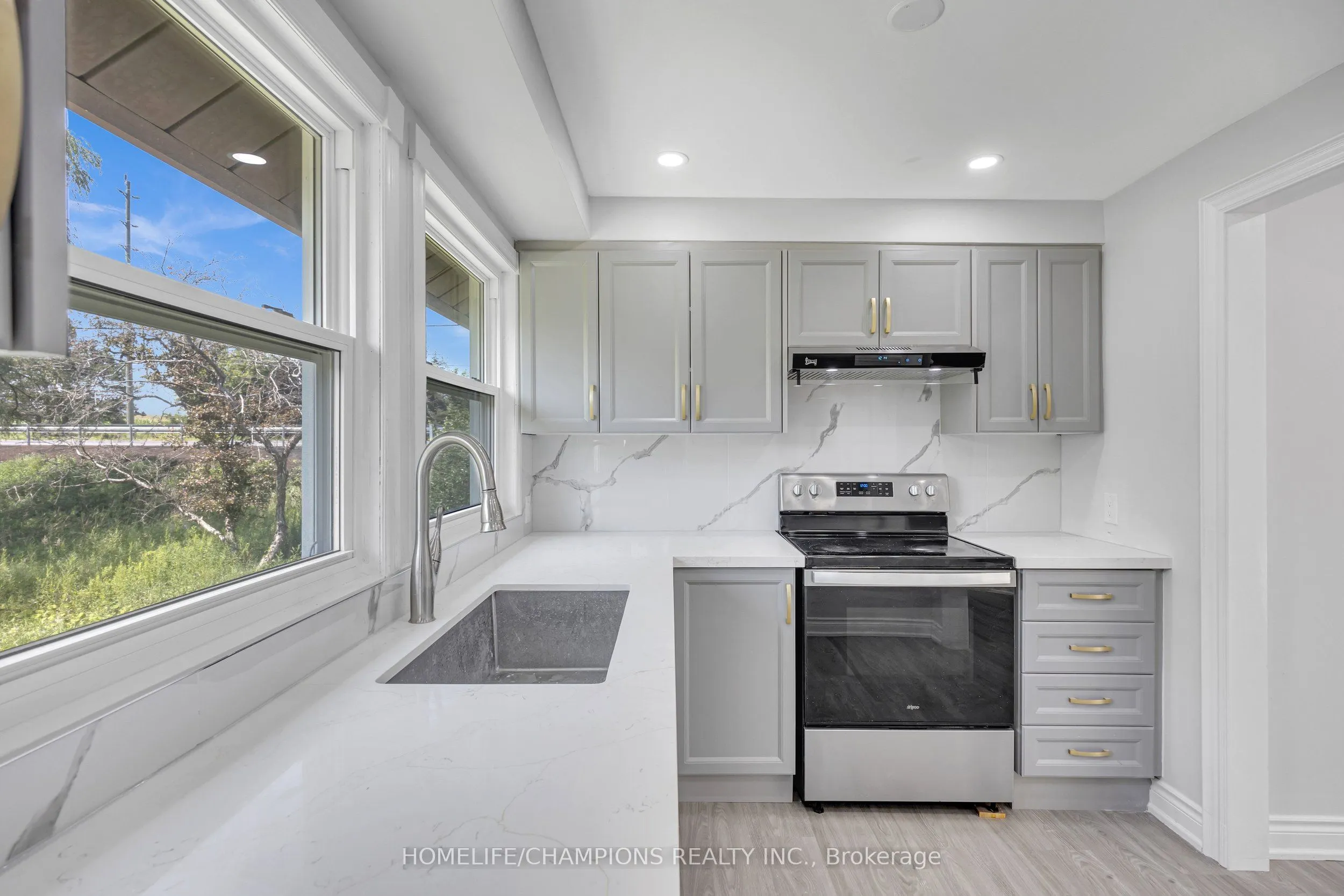 997 Mount Albert Road