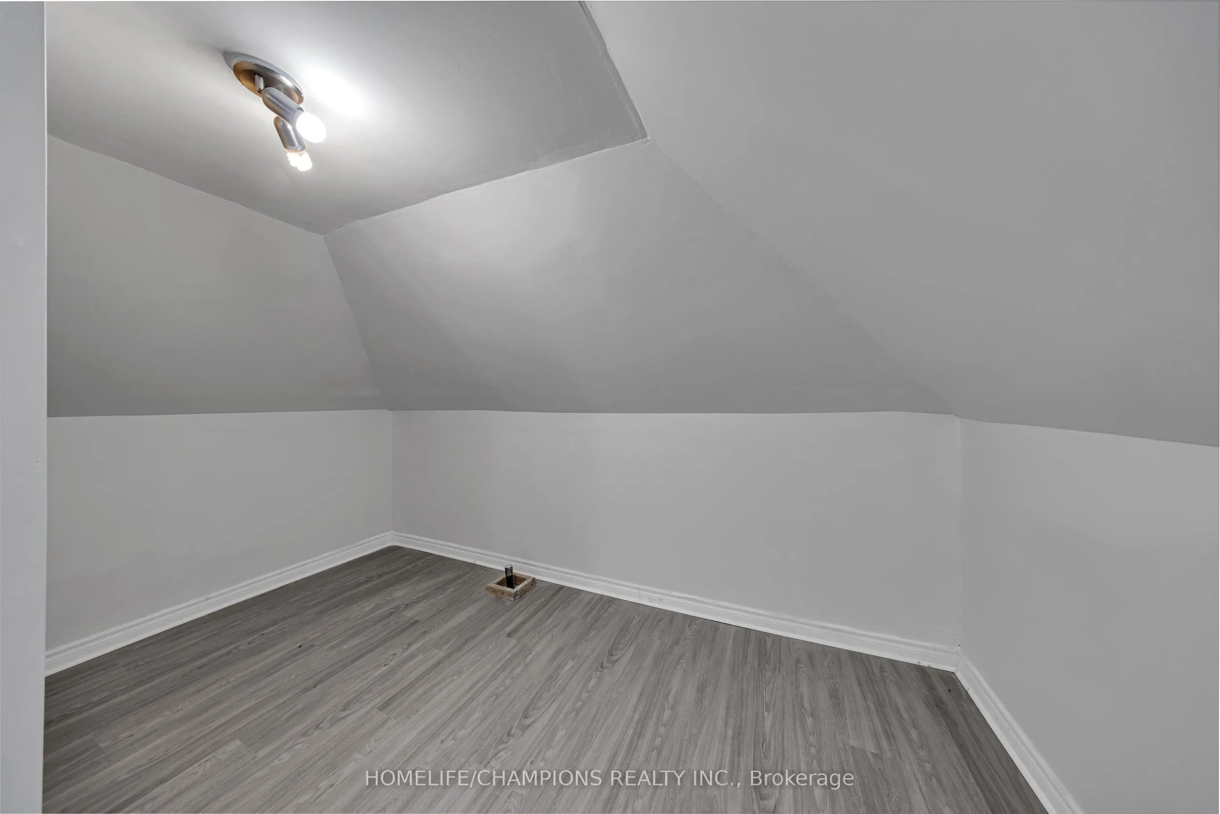 997 Mount Albert Road
