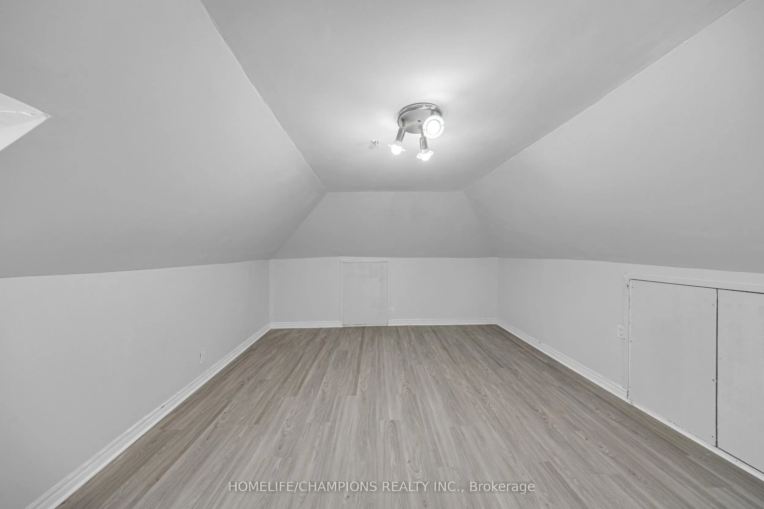 997 Mount Albert Road