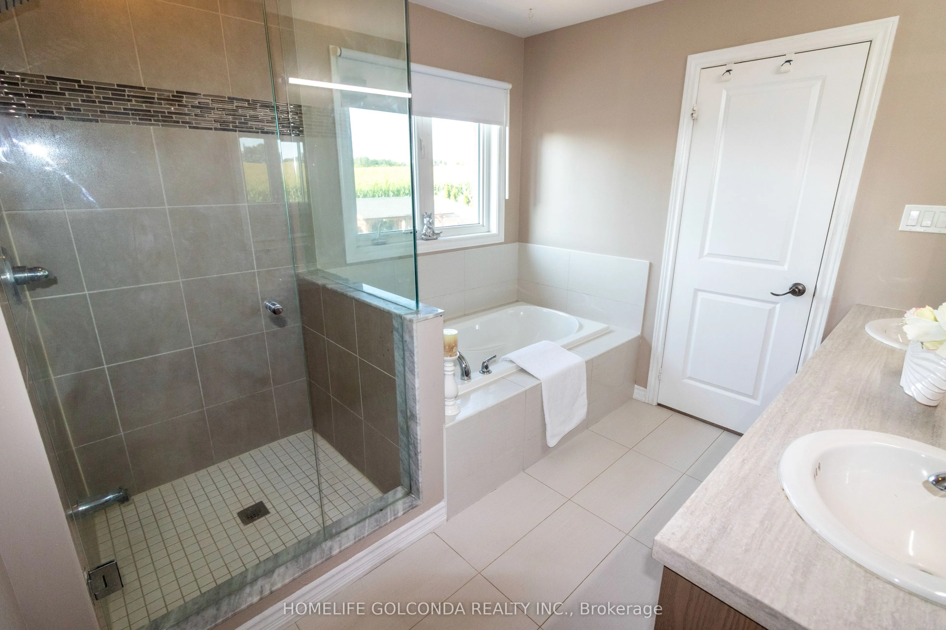 40 Ridge Gate Crescent