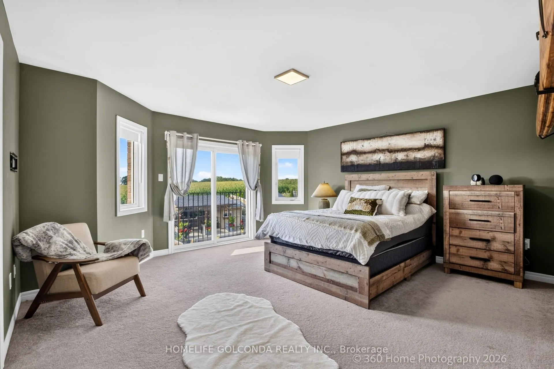 40 Ridge Gate Crescent