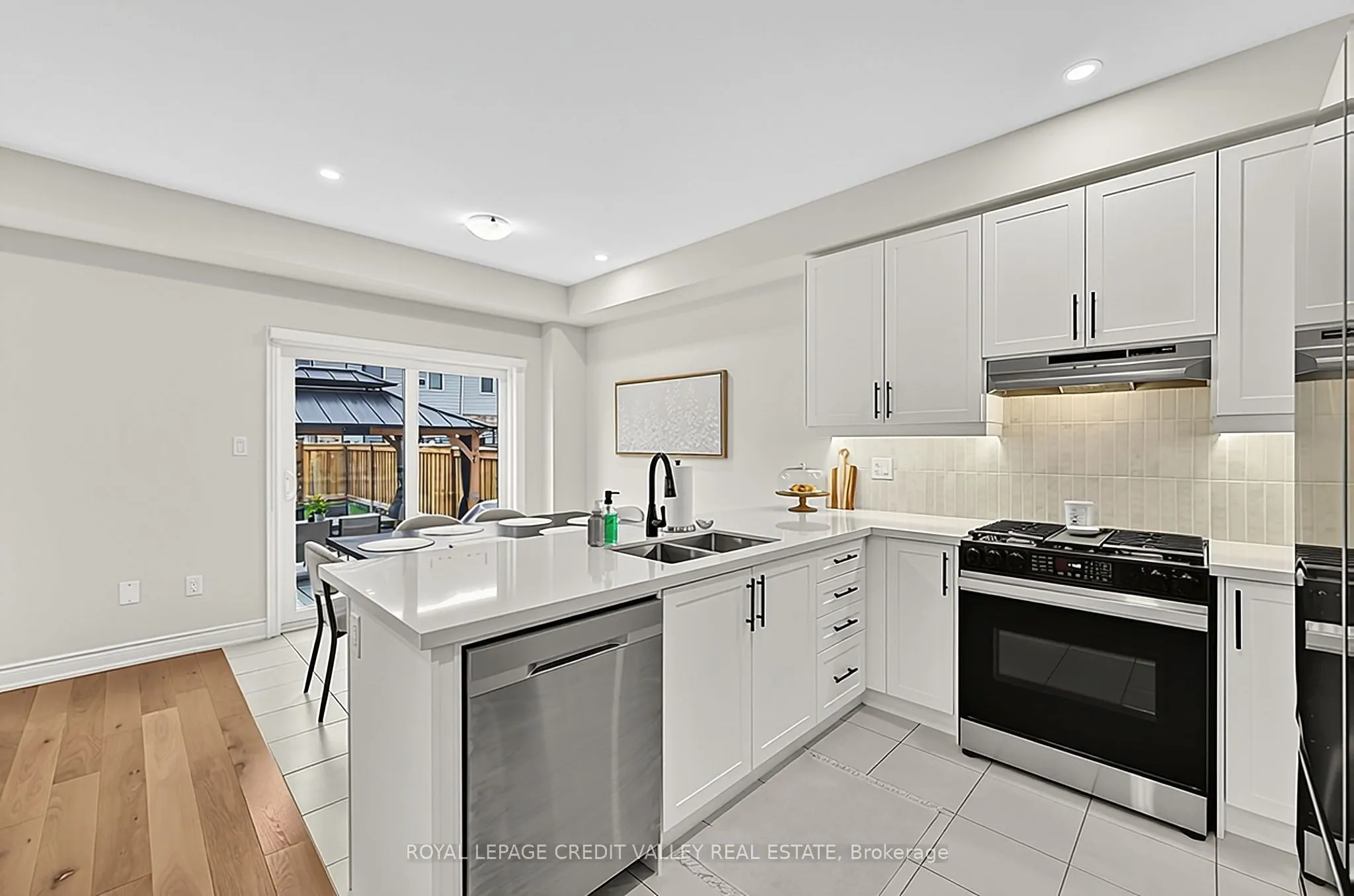112 Lorne Thomas Place