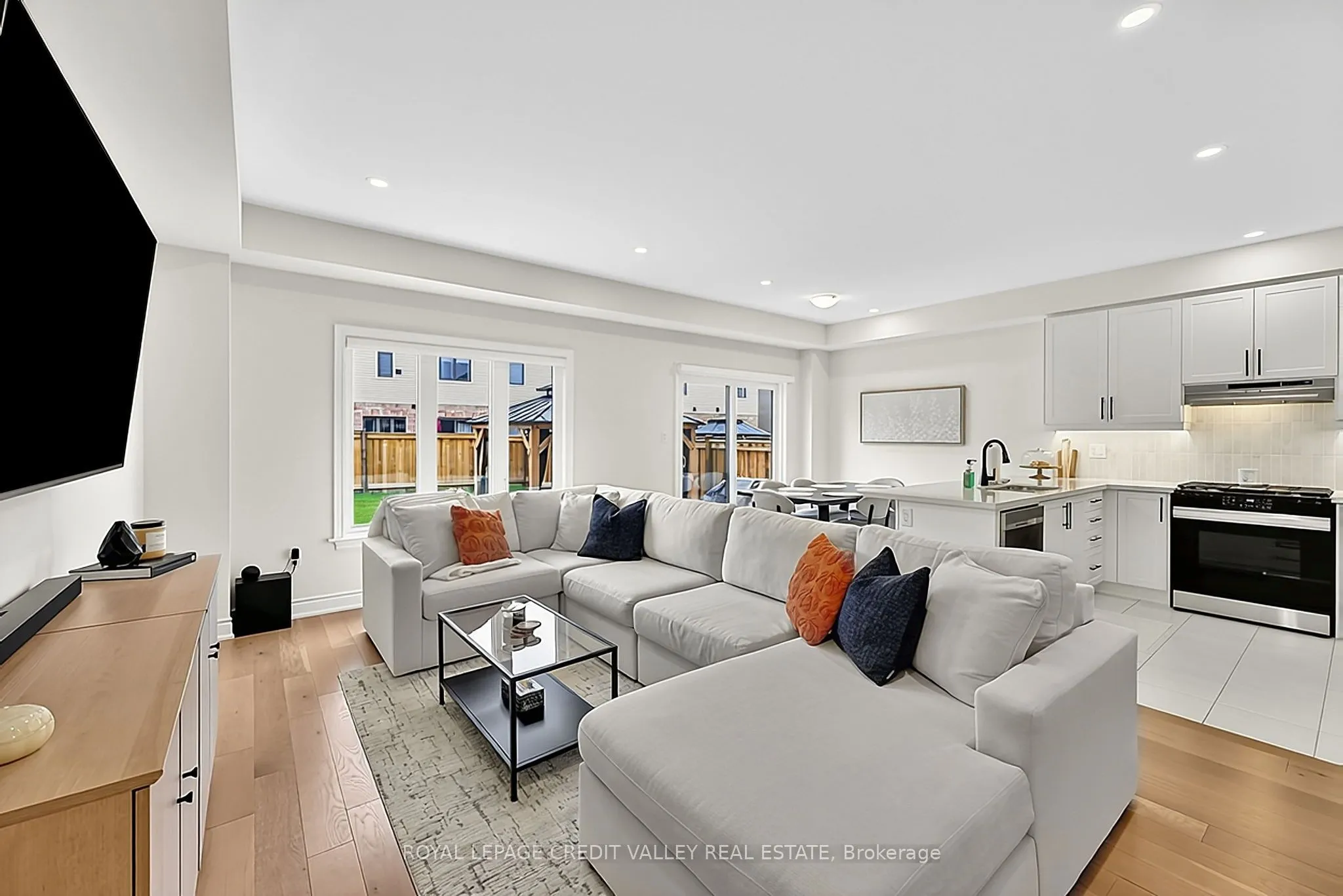112 Lorne Thomas Place