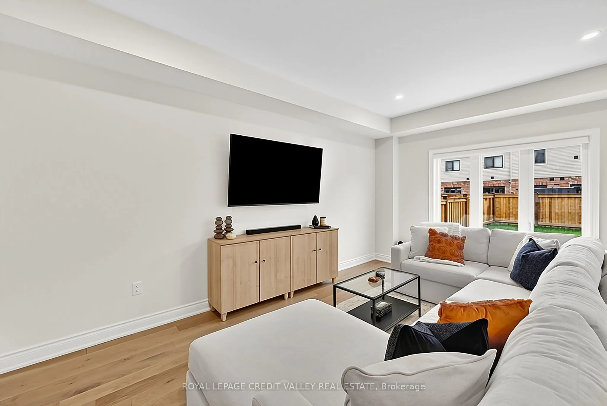 112 Lorne Thomas Place