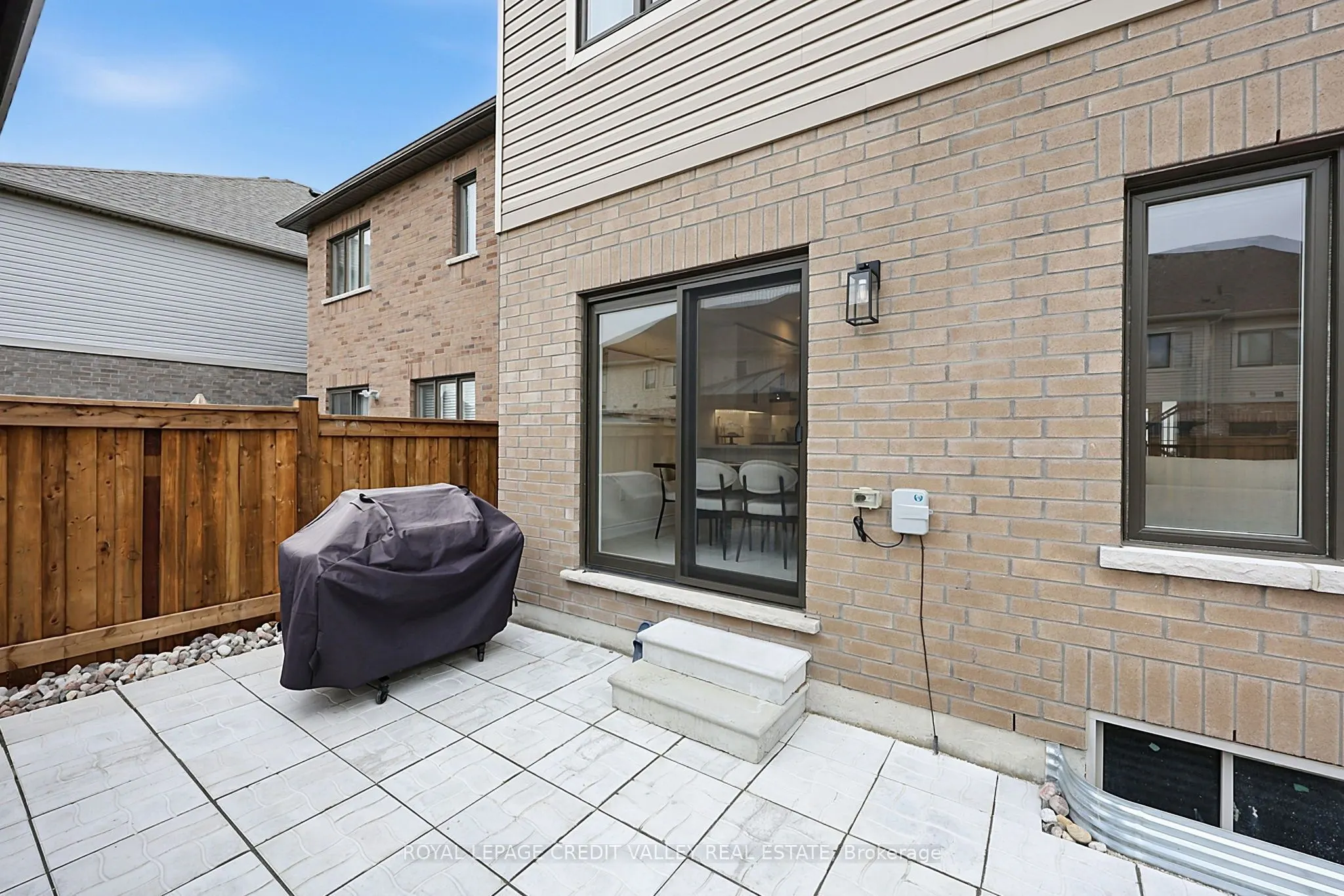 112 Lorne Thomas Place