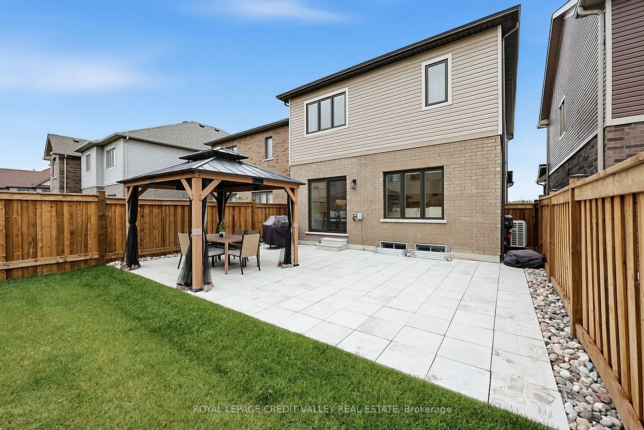 112 Lorne Thomas Place
