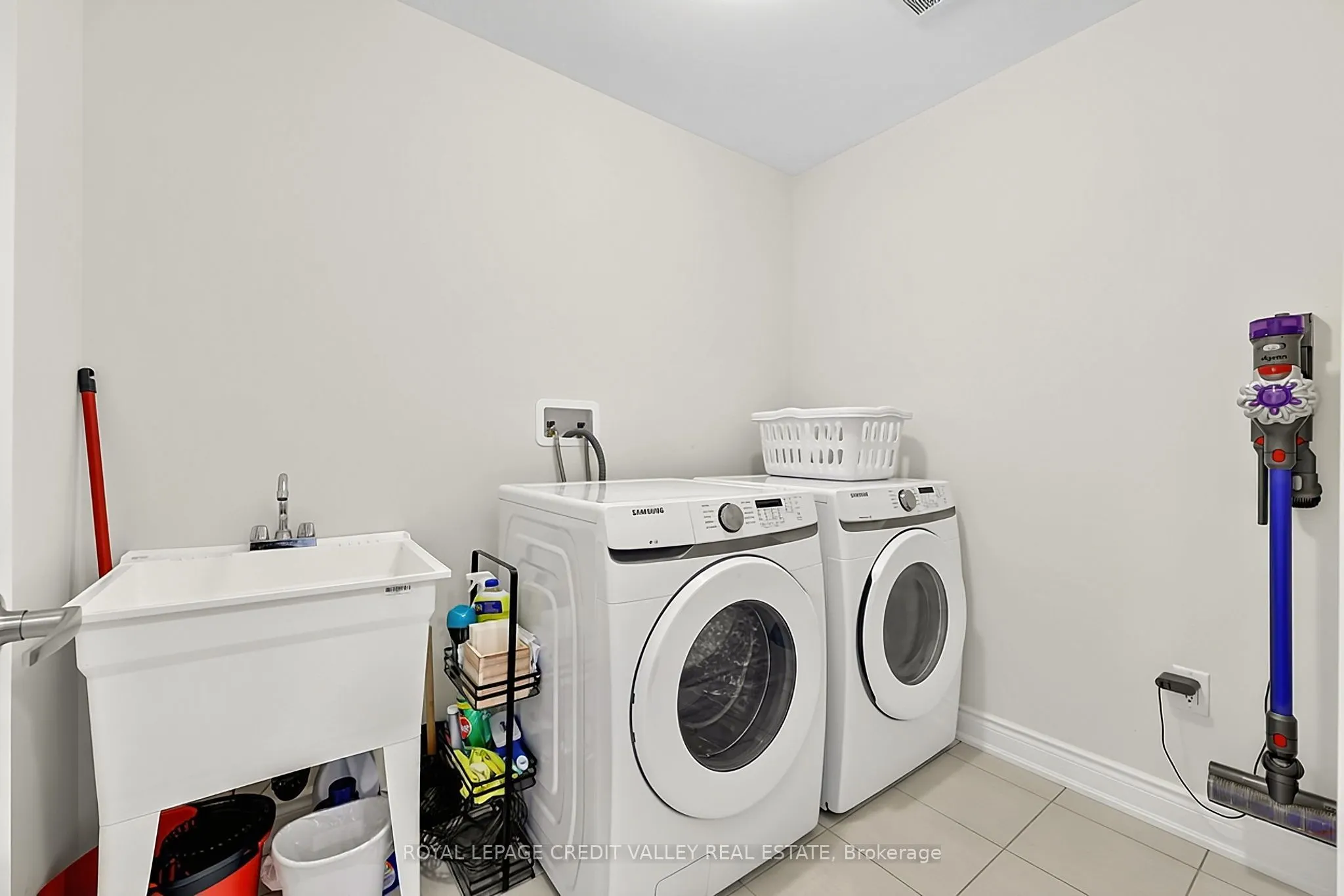 112 Lorne Thomas Place