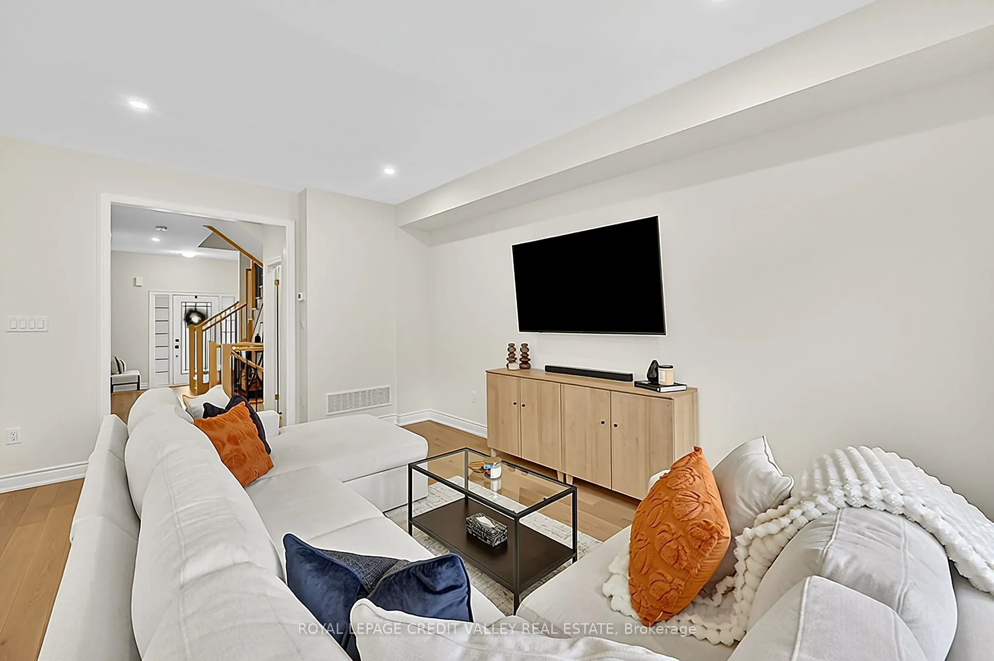 112 Lorne Thomas Place