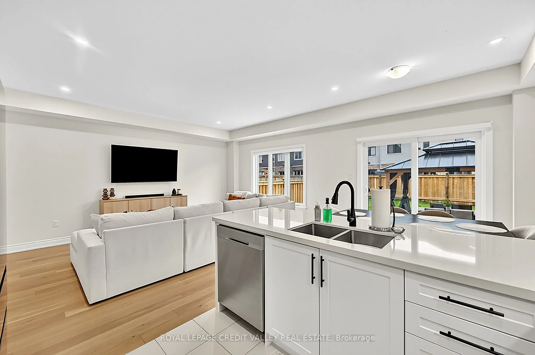 112 Lorne Thomas Place