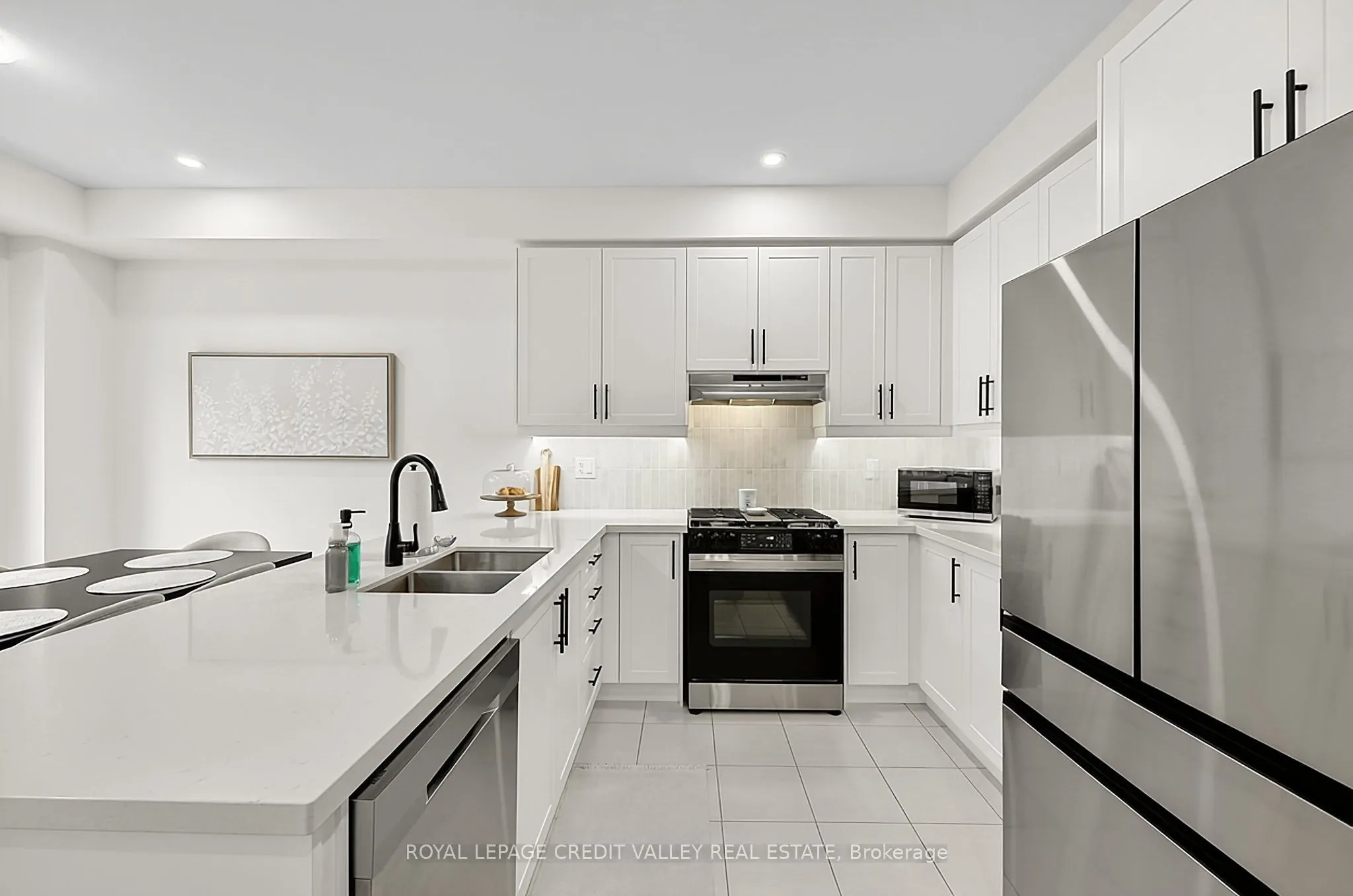 112 Lorne Thomas Place