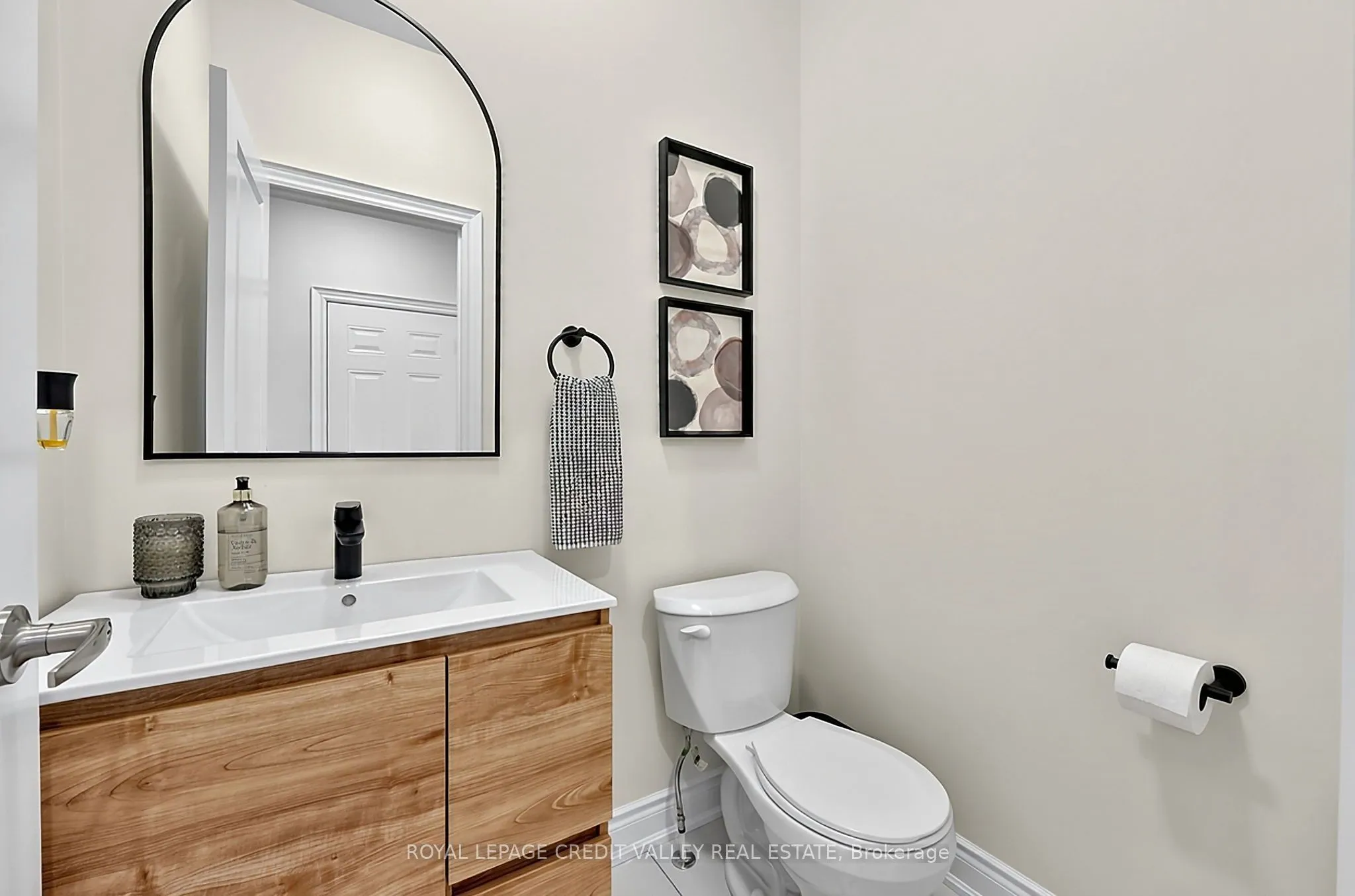 112 Lorne Thomas Place