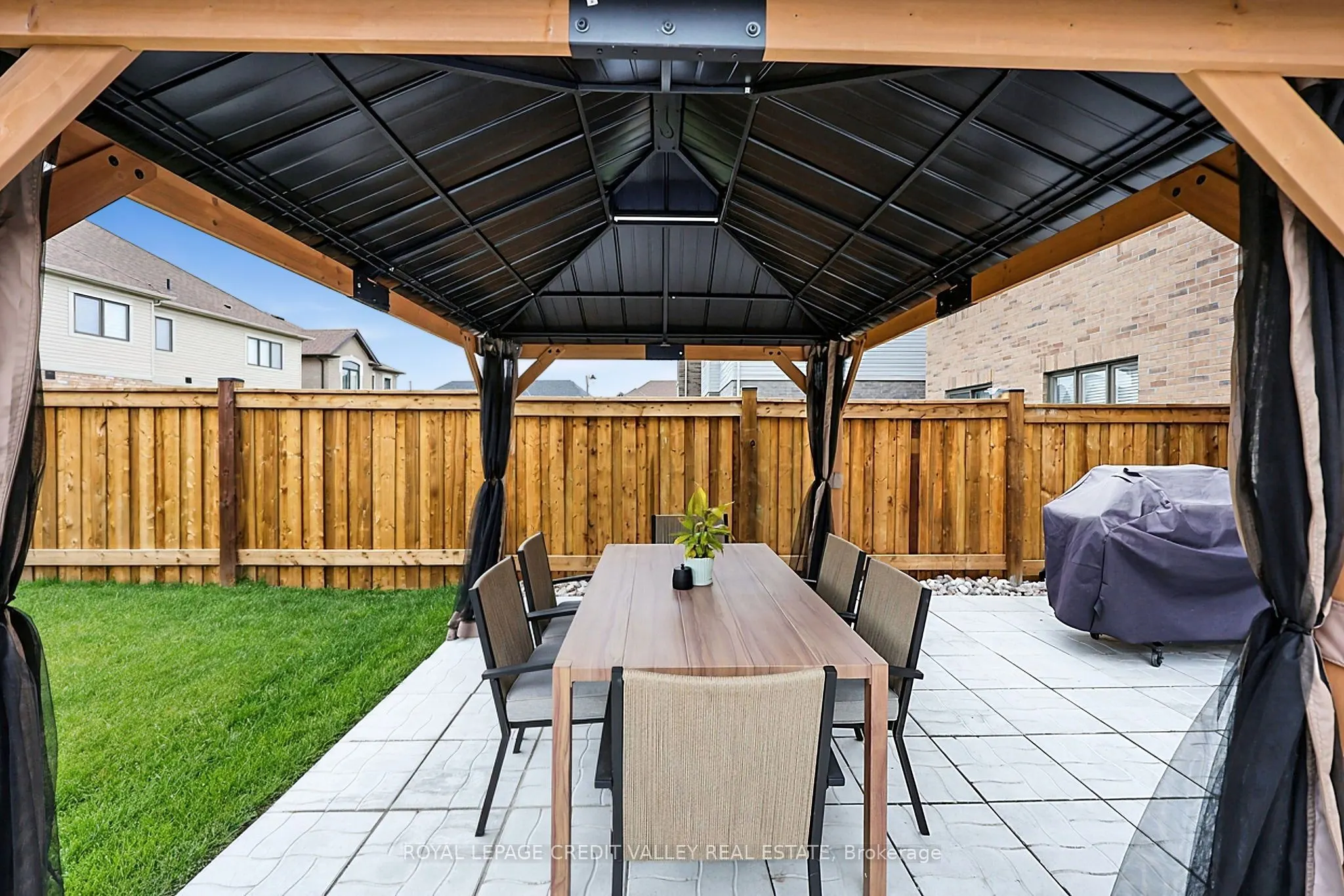 112 Lorne Thomas Place
