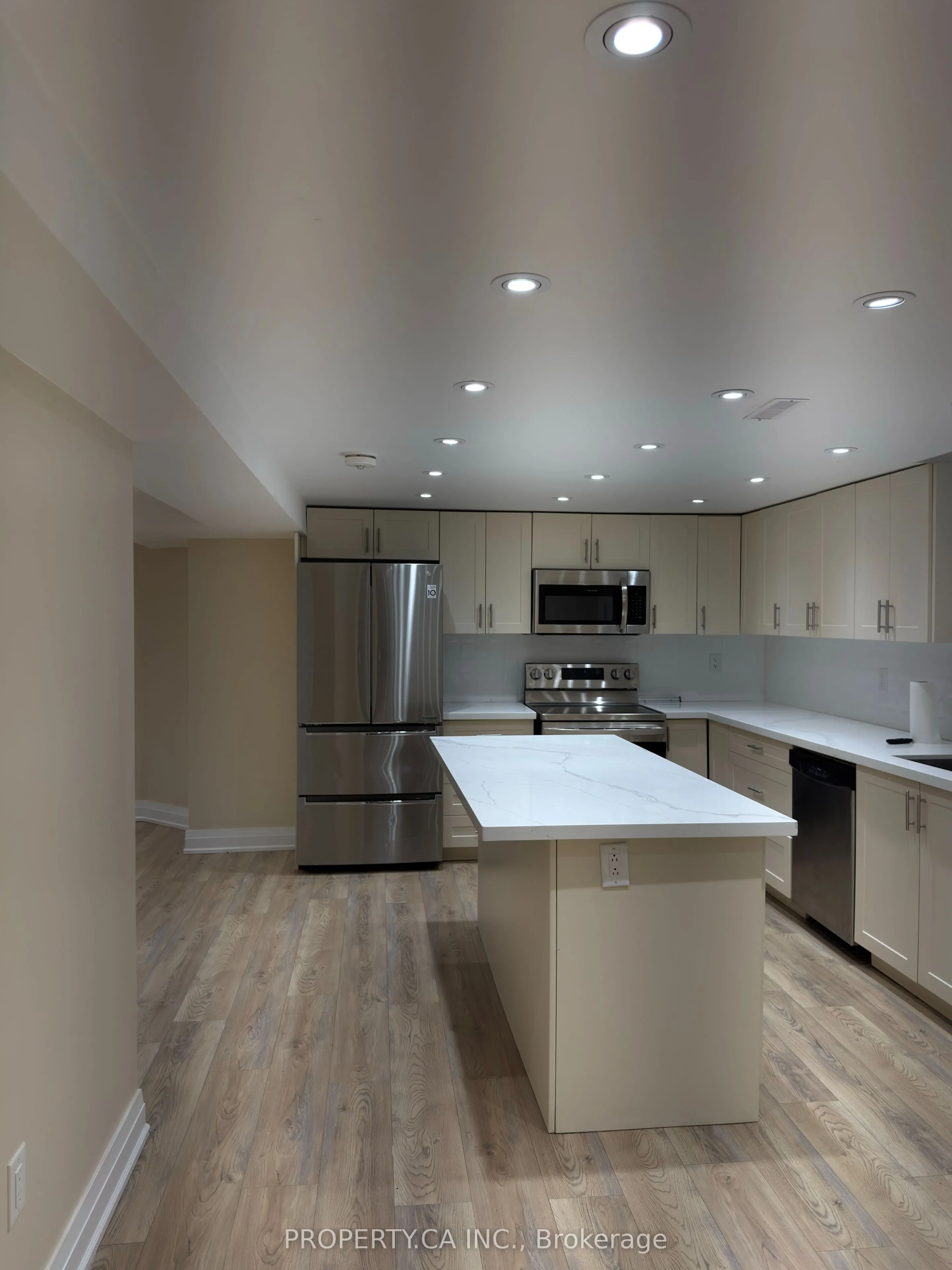 746 Leslie Valley Drive #Lower