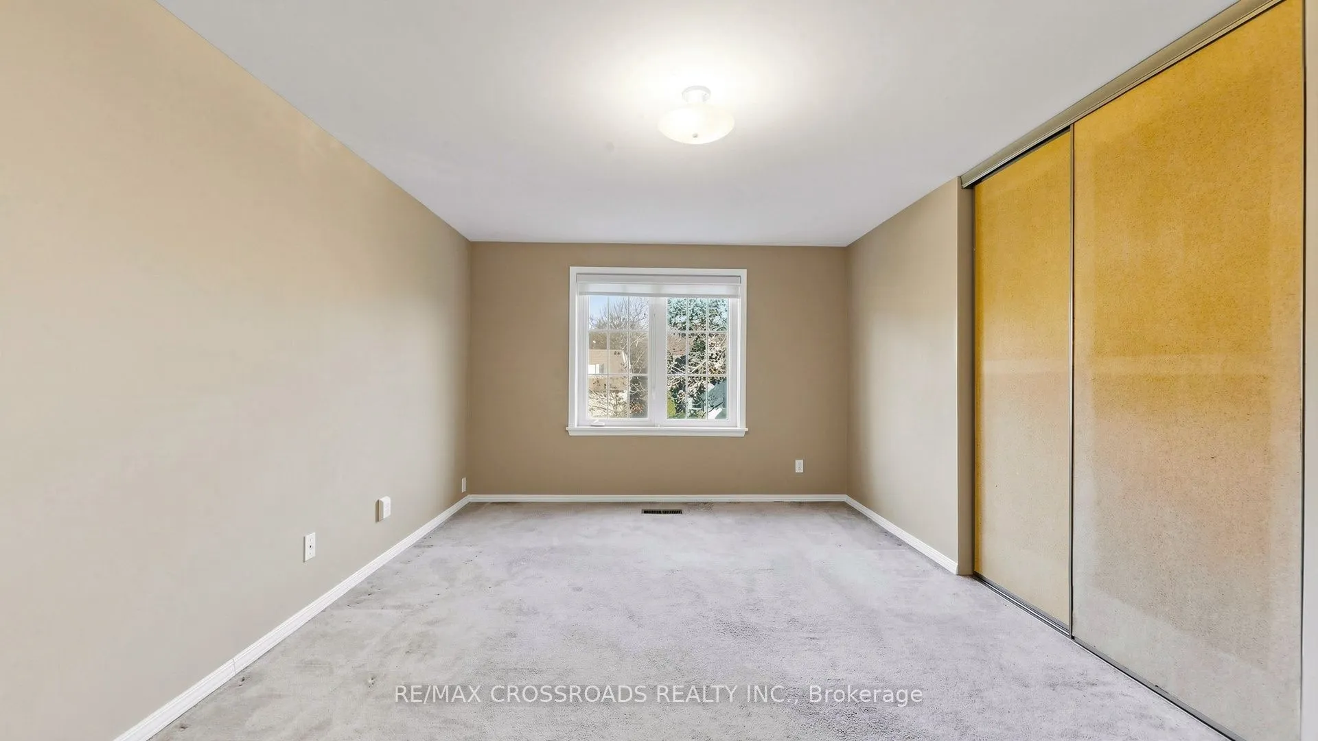 27 Hagerman Boulevard