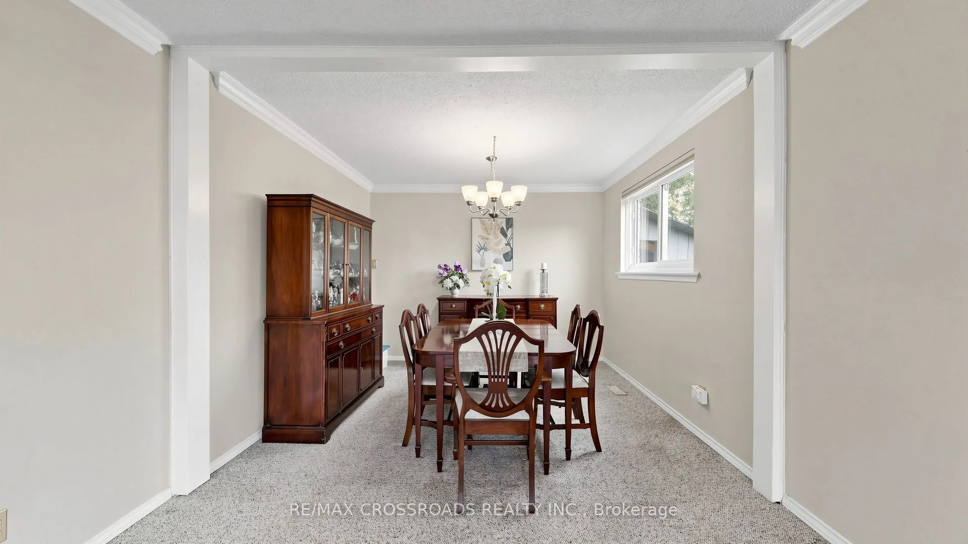 27 Hagerman Boulevard