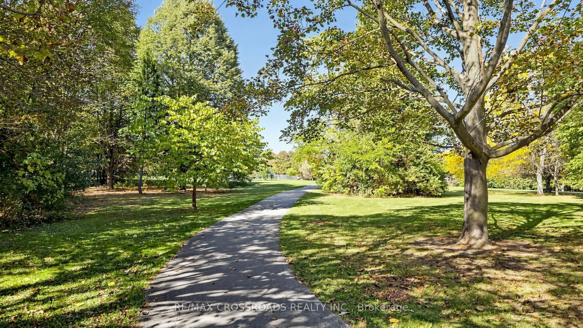 27 Hagerman Boulevard