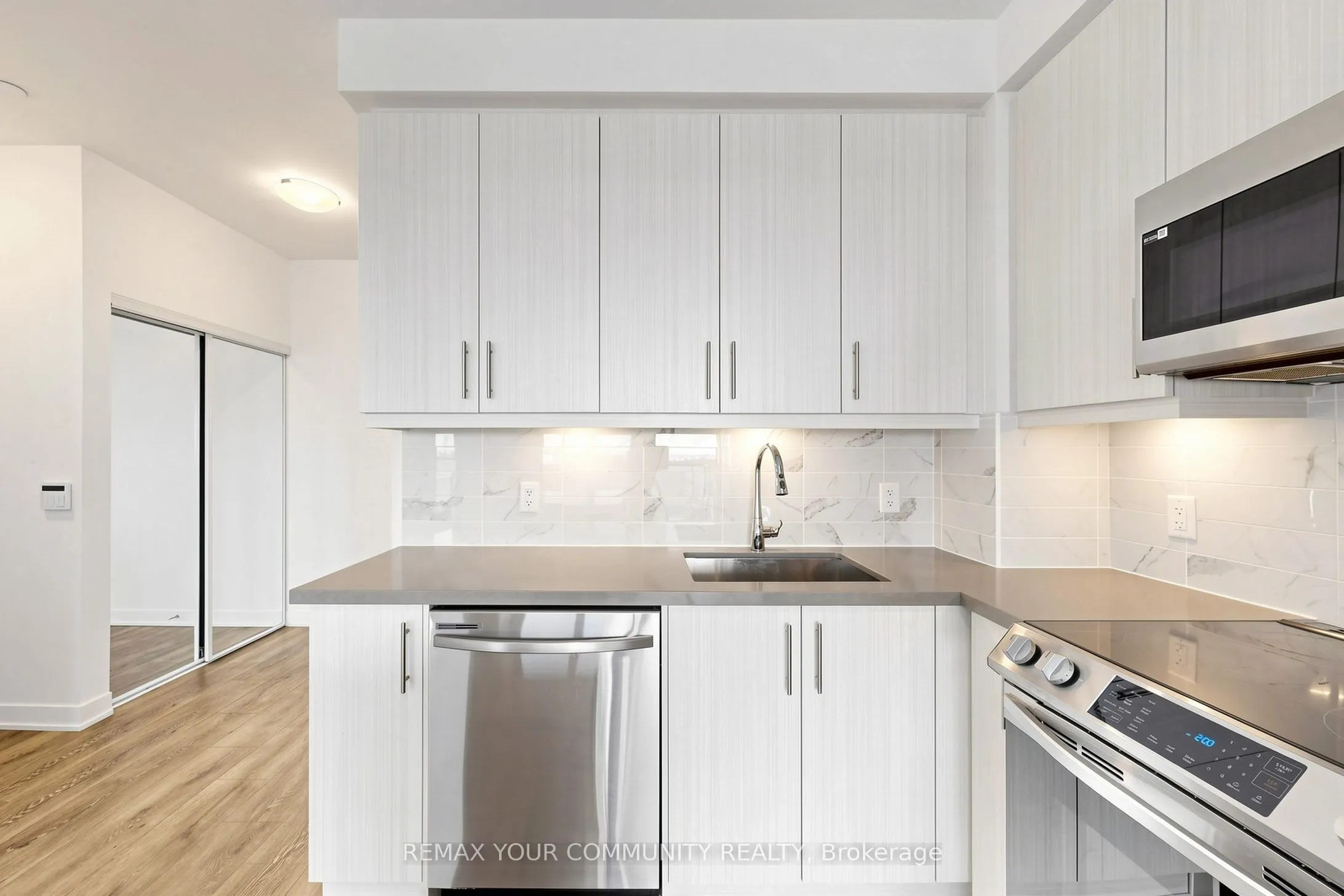 105 Oneida Crescent #2106