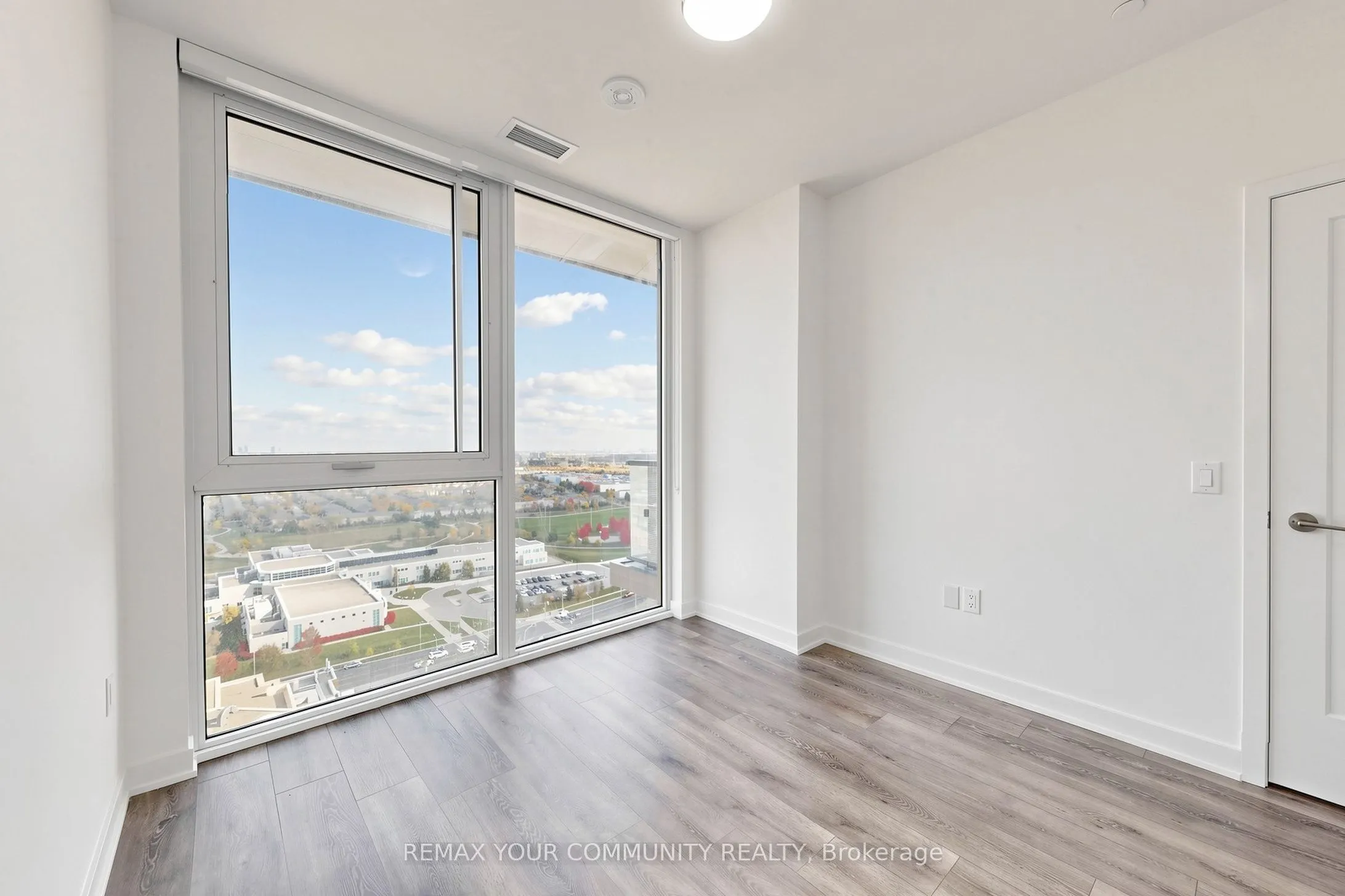 105 Oneida Crescent #2106