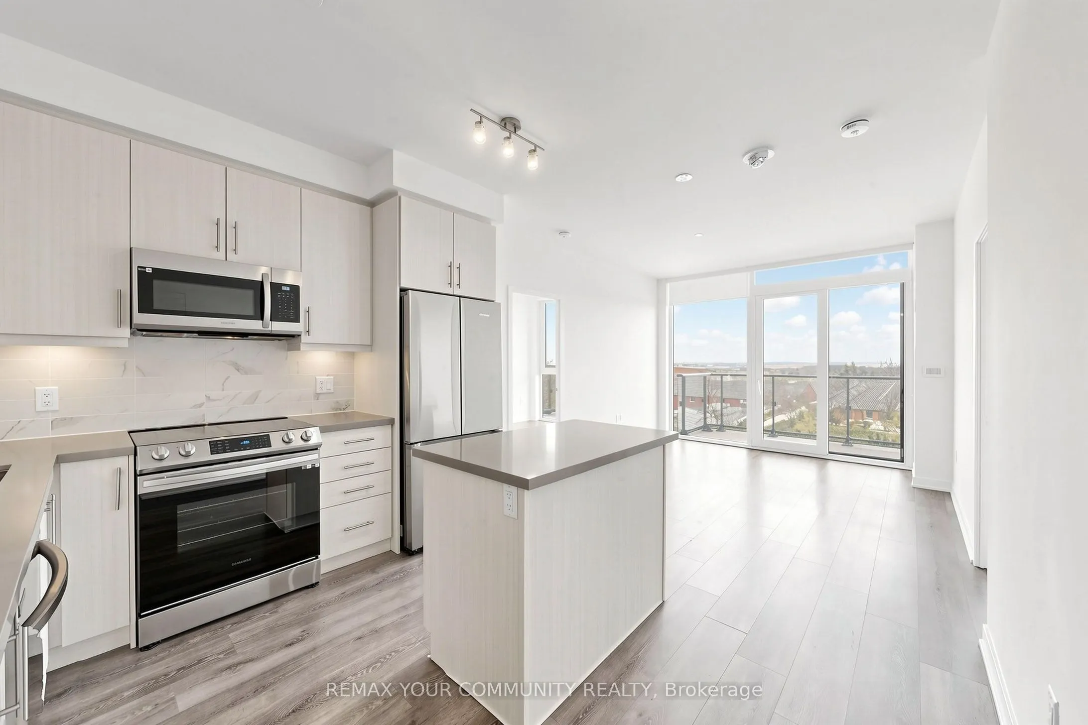 105 Oneida Crescent #2106