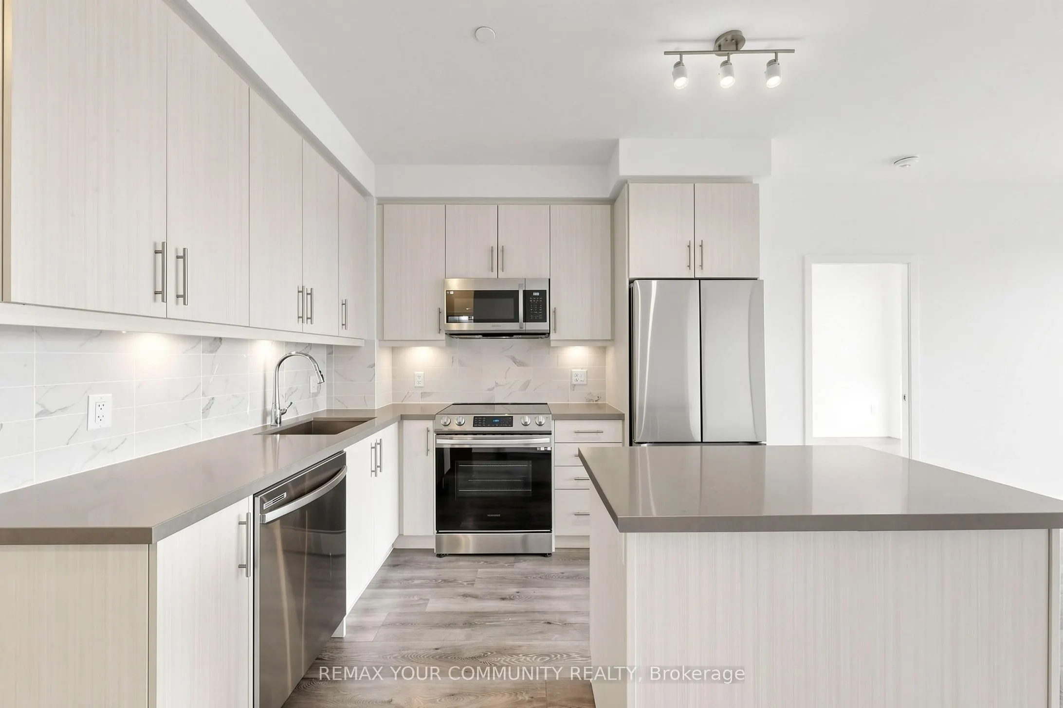 105 Oneida Crescent #2106
