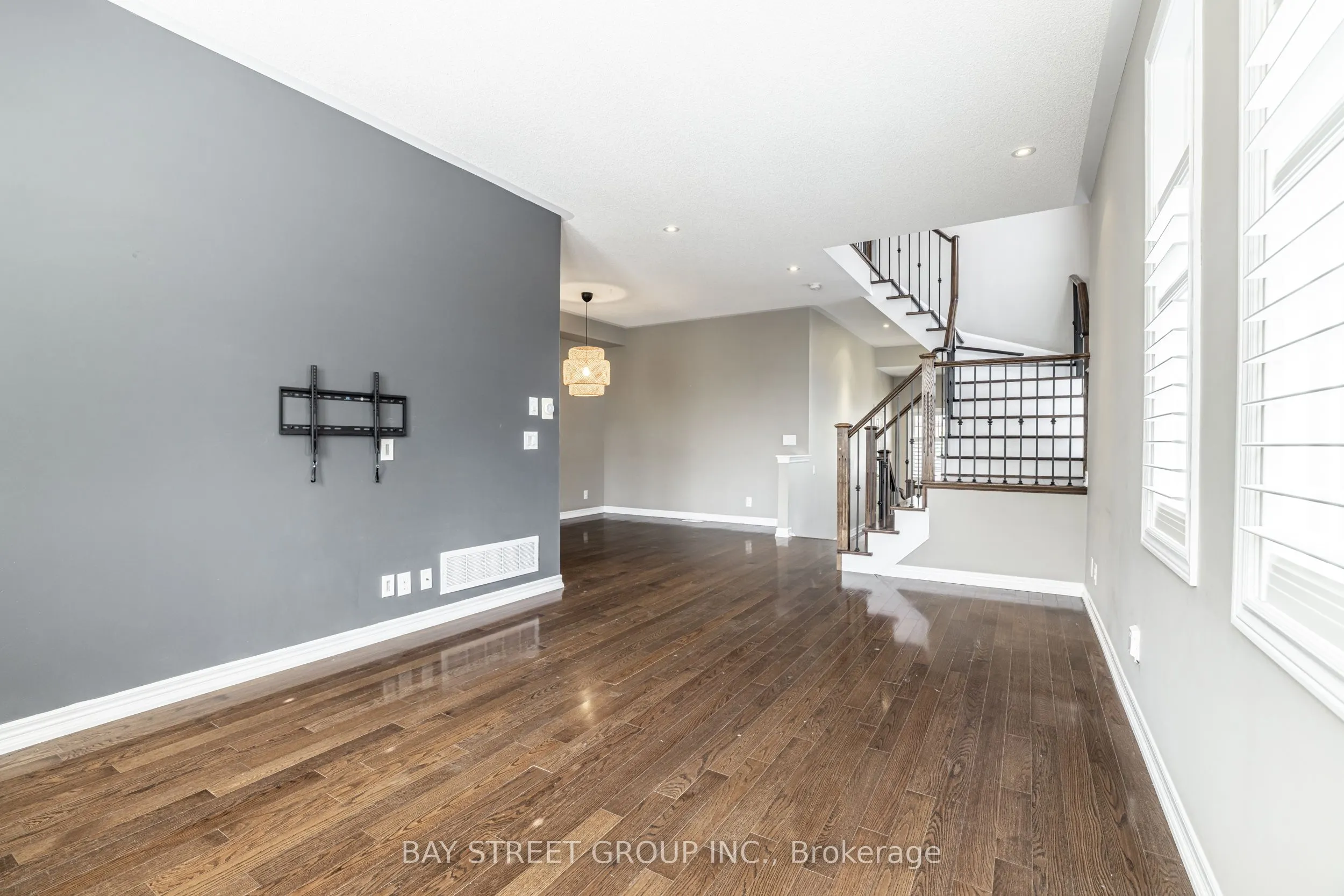 4 Courtland Crescent