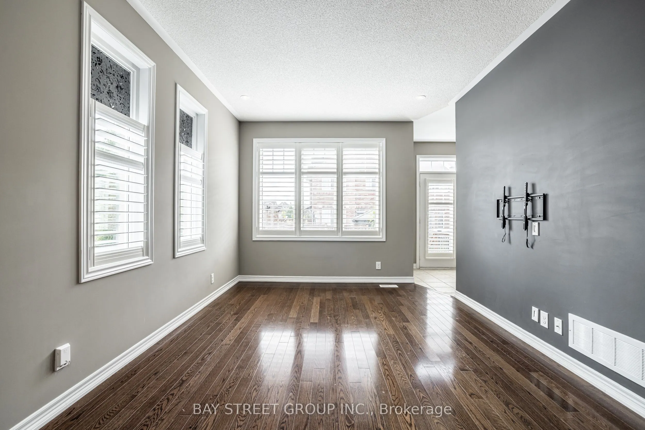 4 Courtland Crescent
