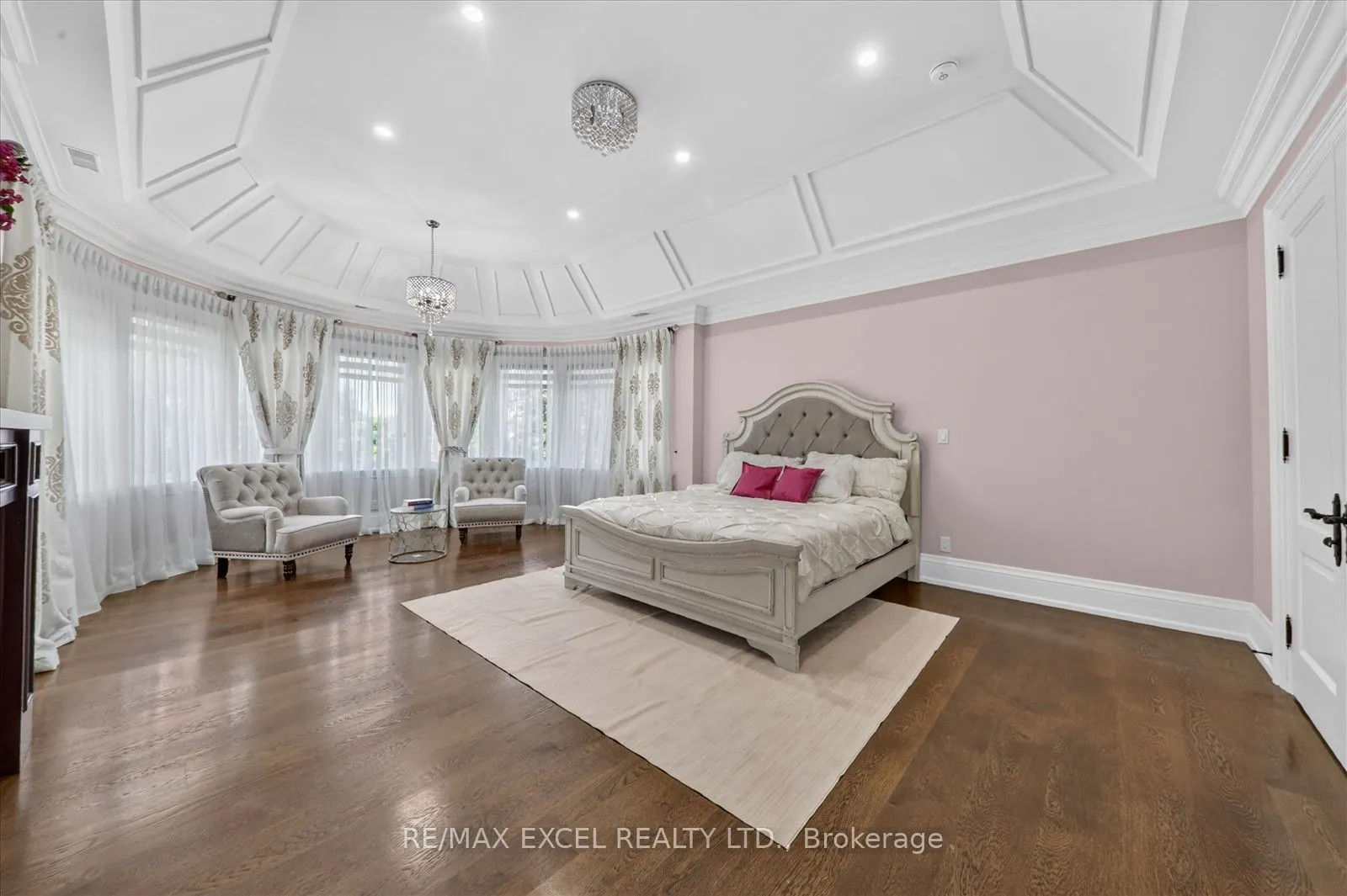28 Personna Boulevard