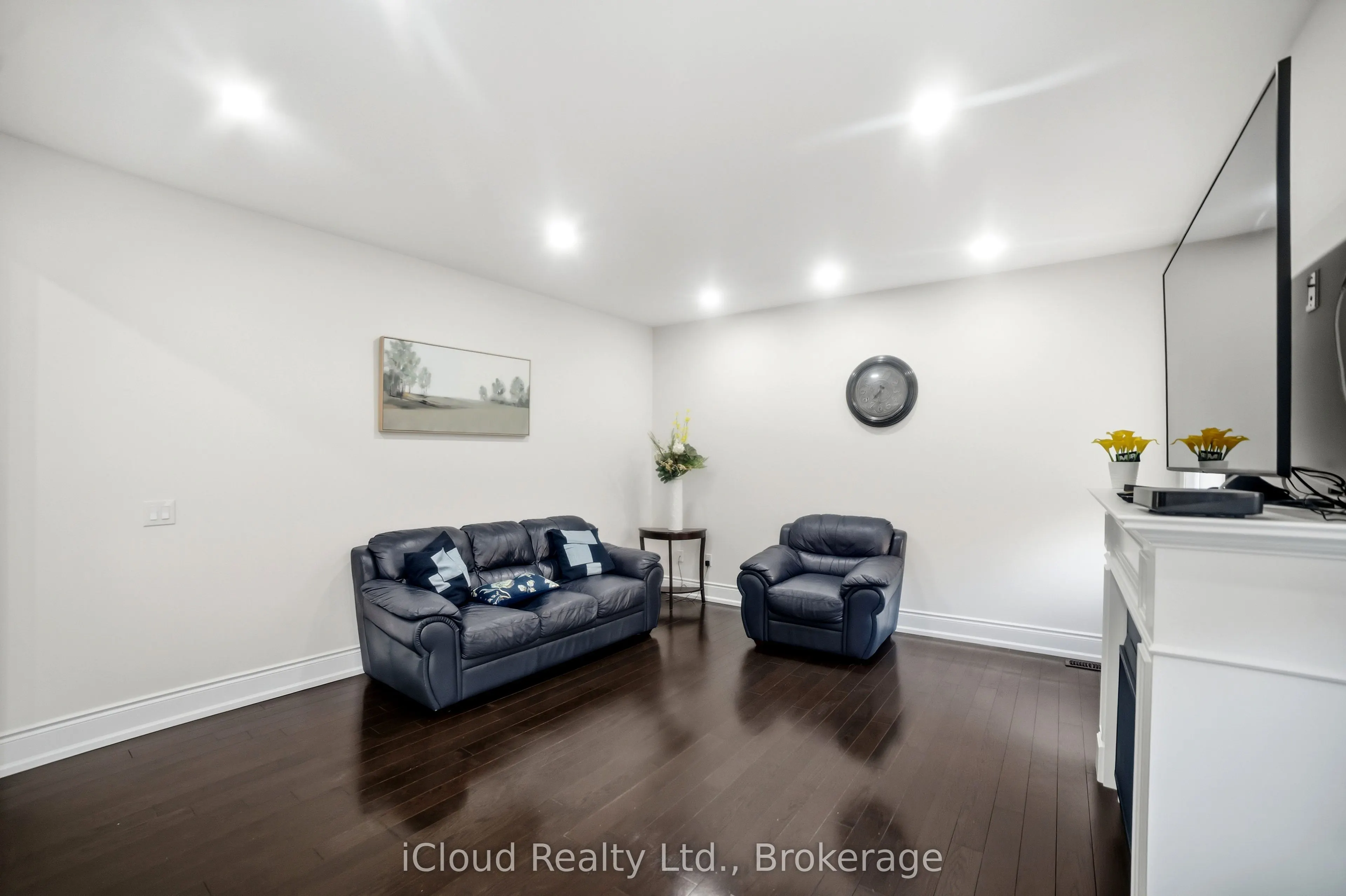 5 Leith Drive