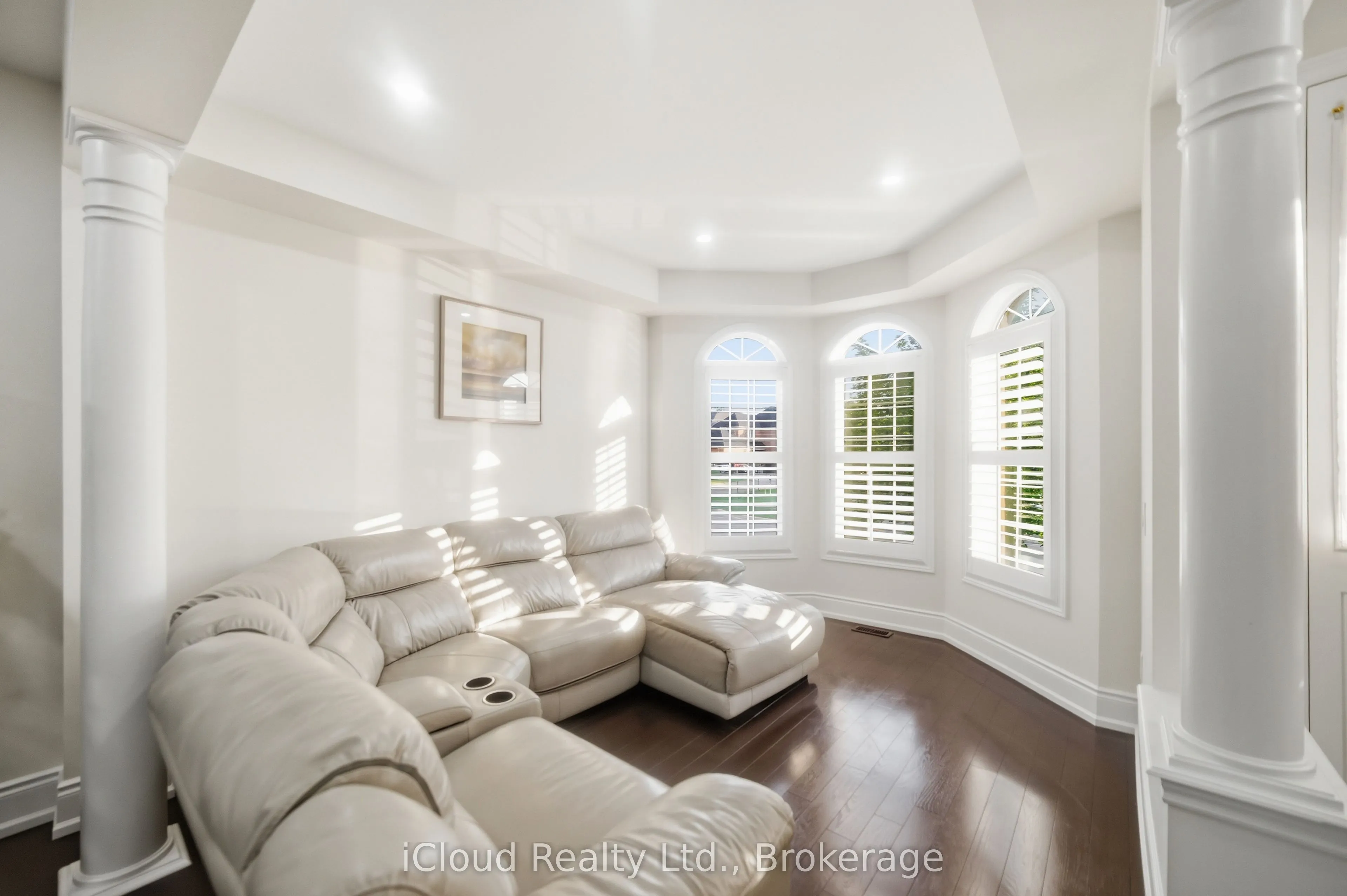 5 Leith Drive