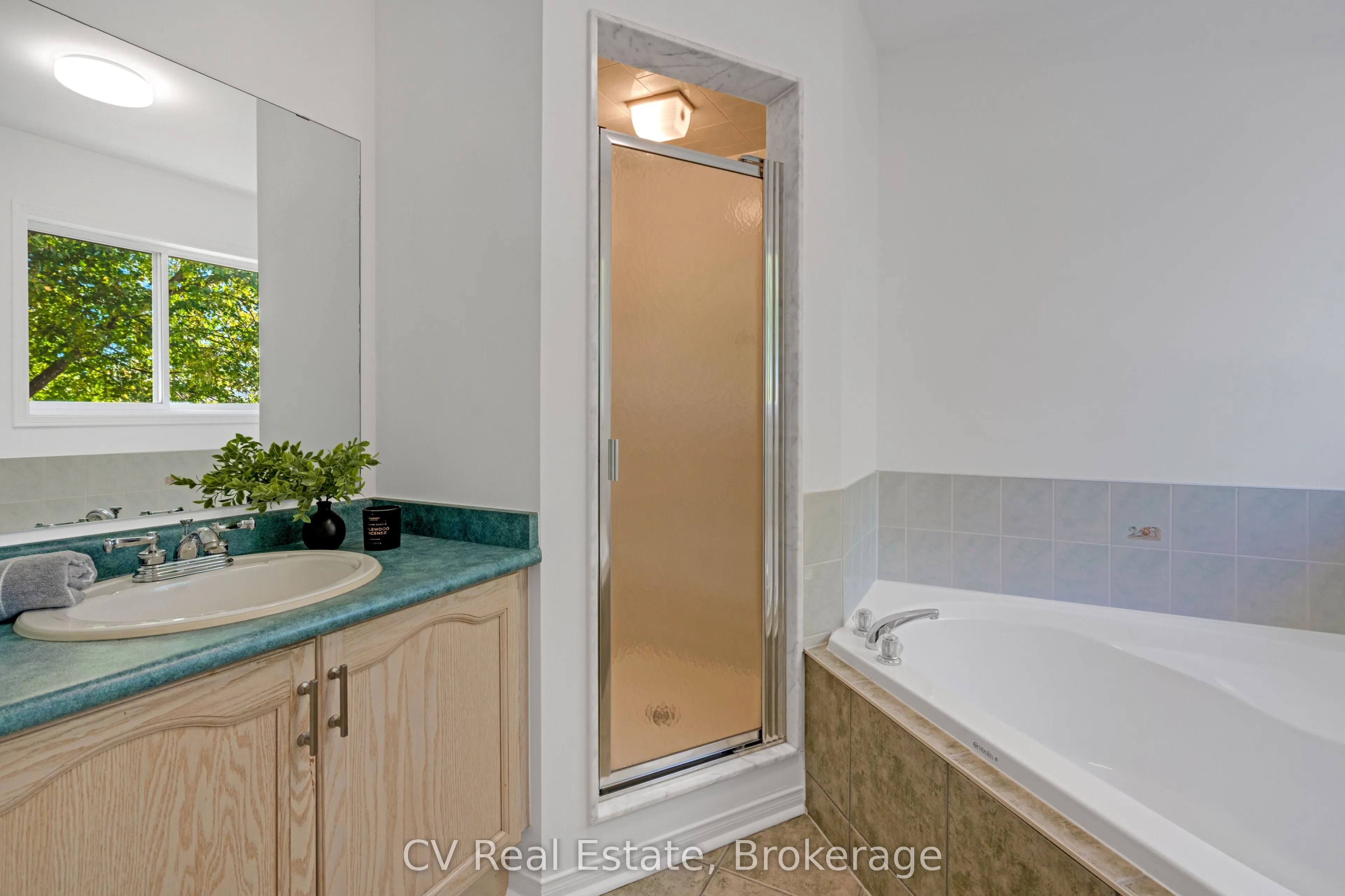 1338 Vincent Crescent