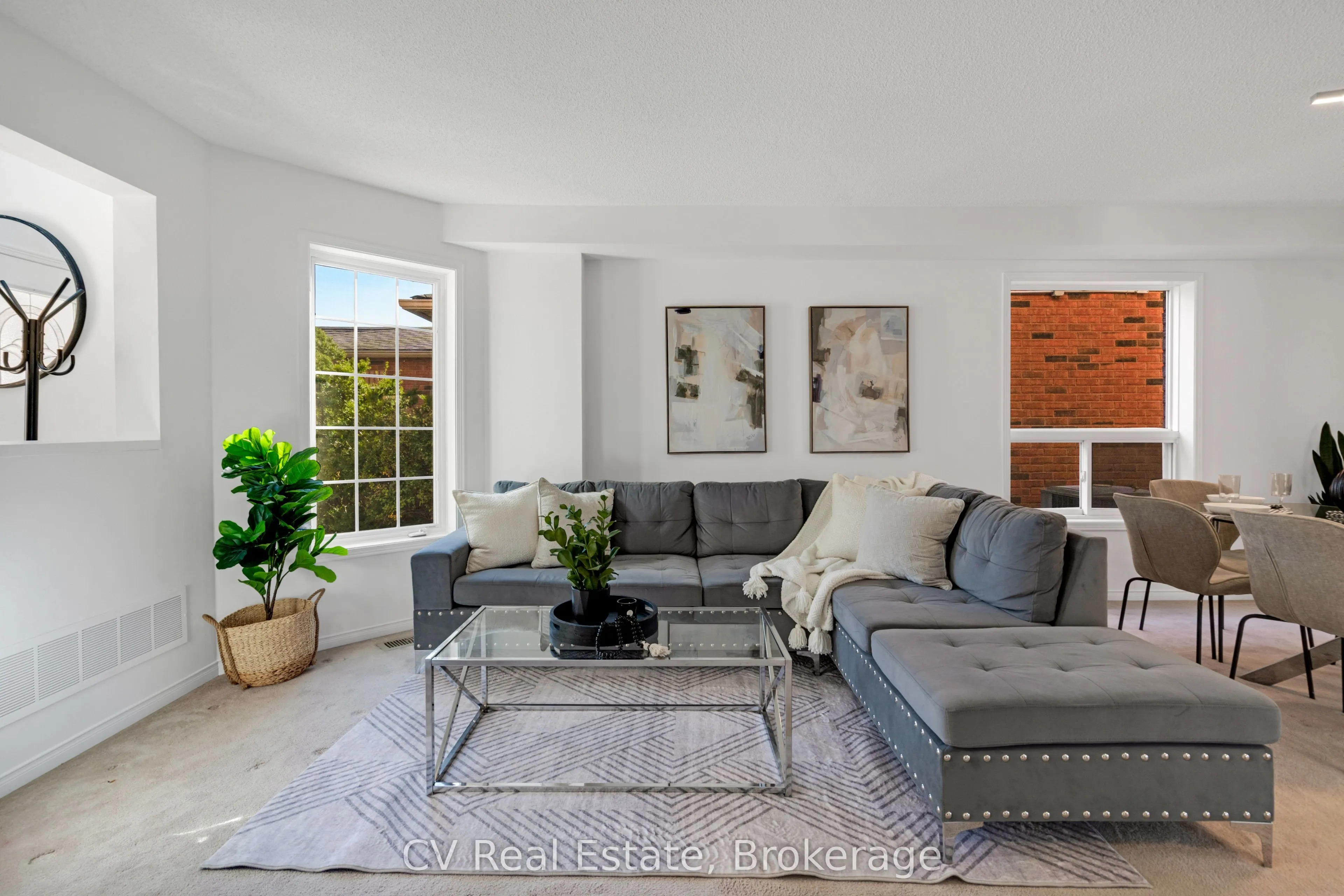 1338 Vincent Crescent