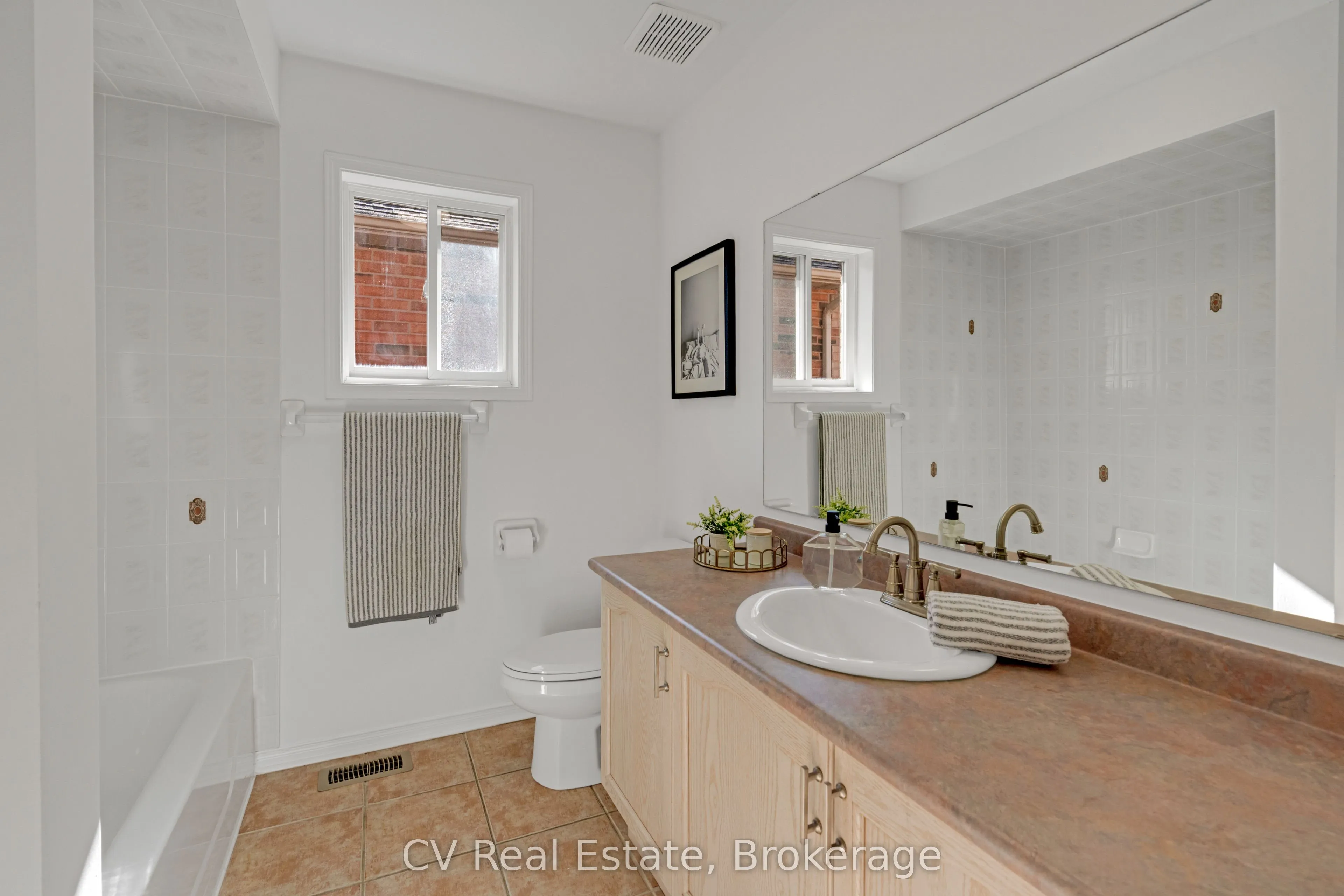 1338 Vincent Crescent
