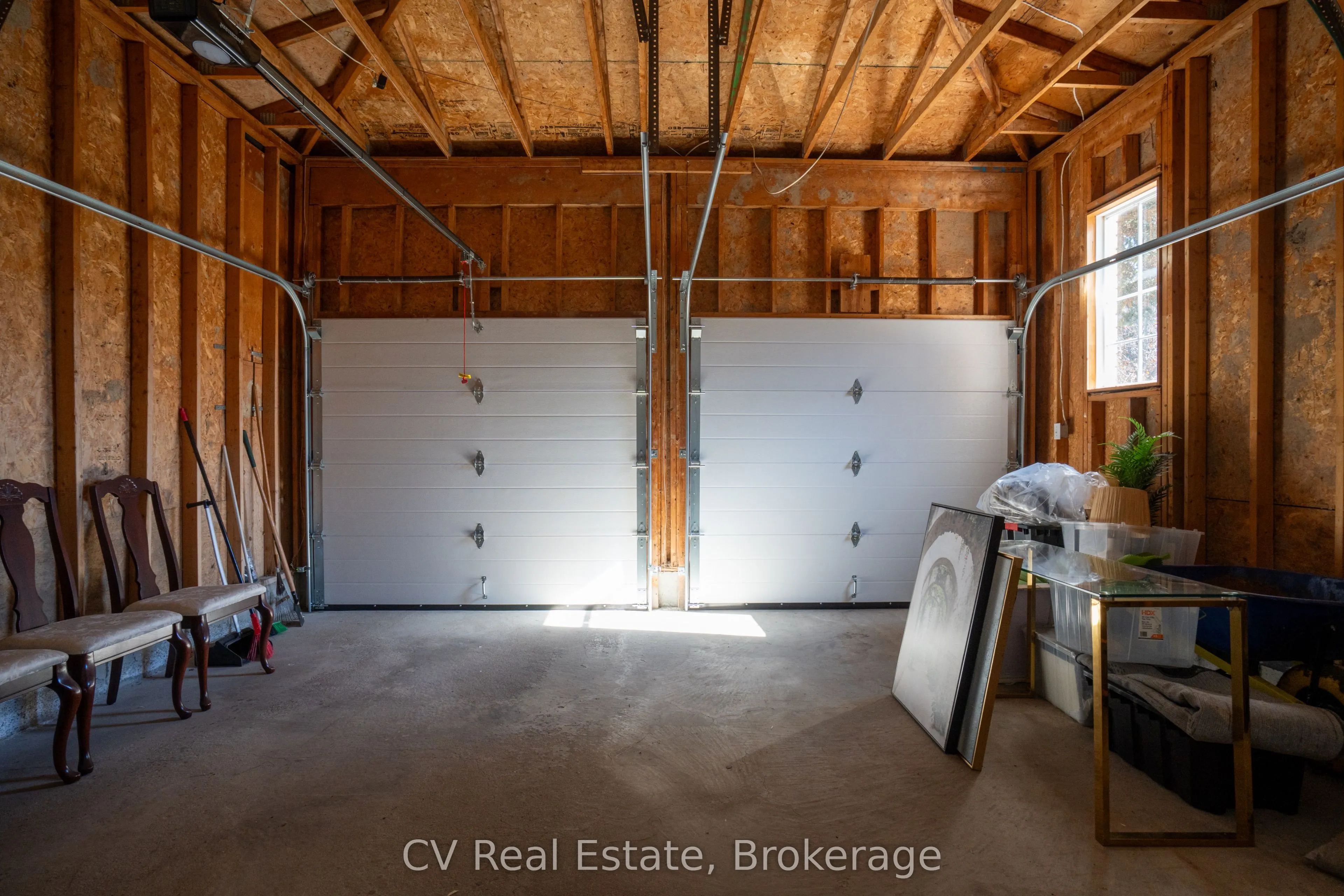1338 Vincent Crescent