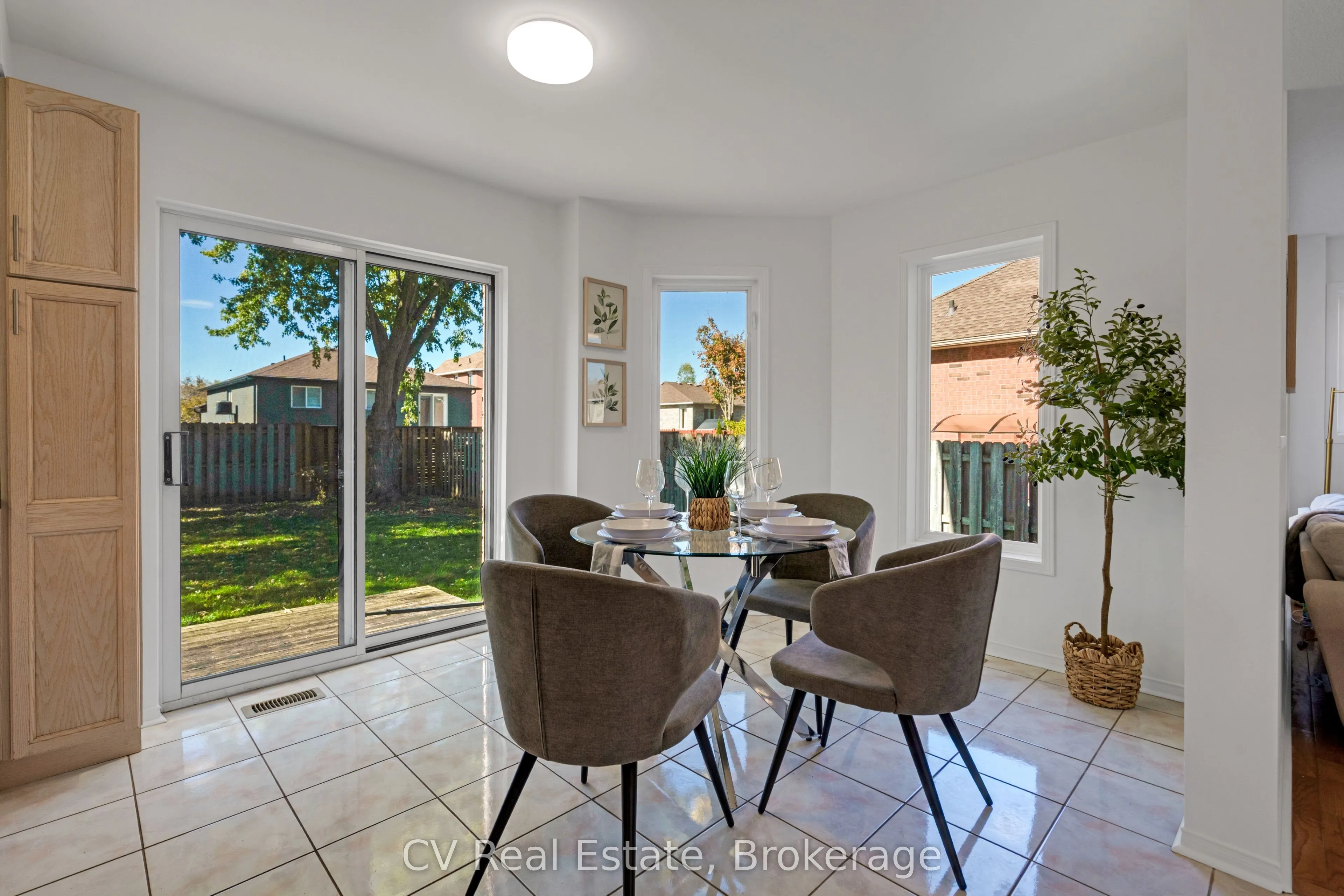 1338 Vincent Crescent