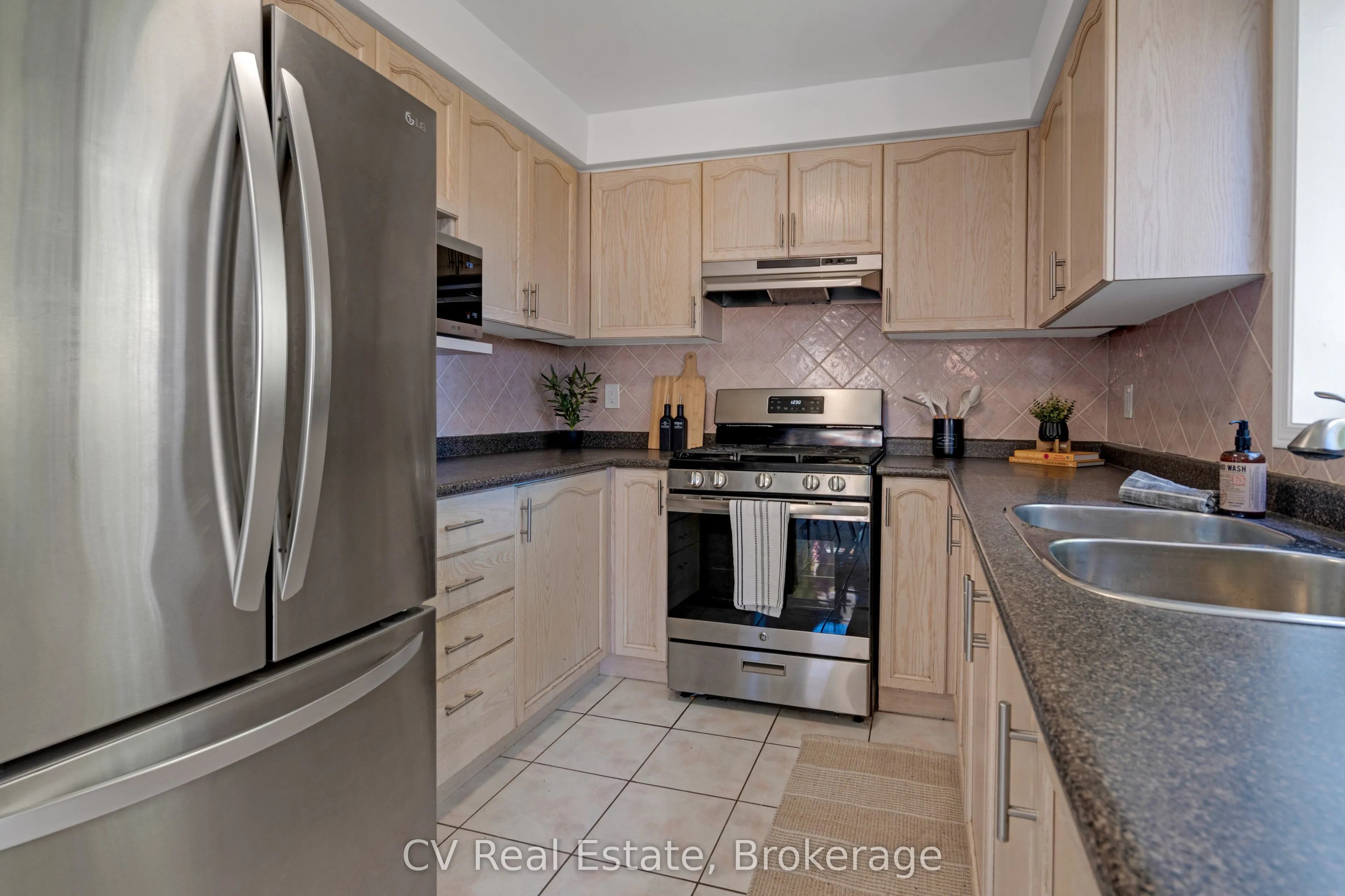 1338 Vincent Crescent