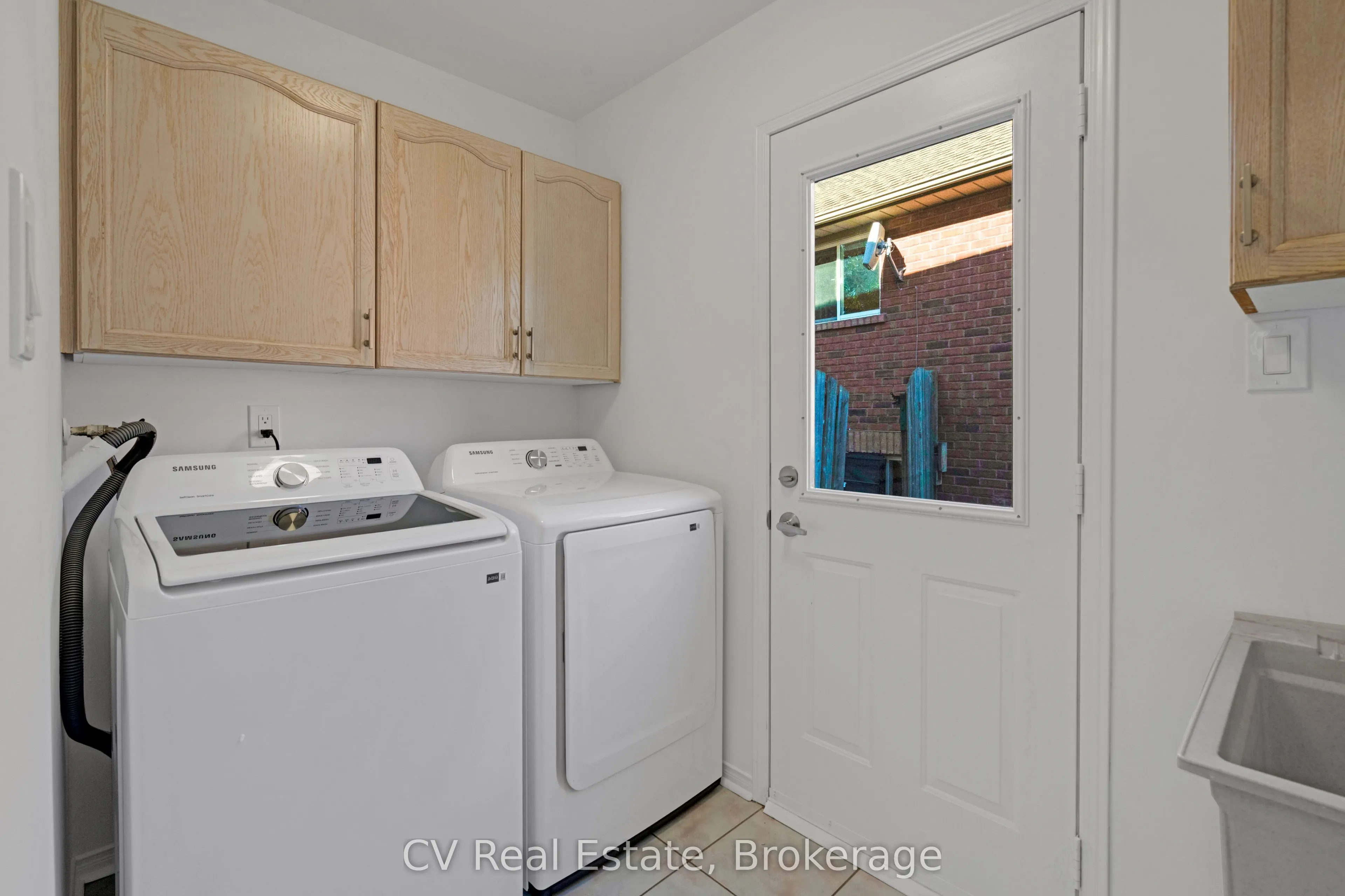 1338 Vincent Crescent