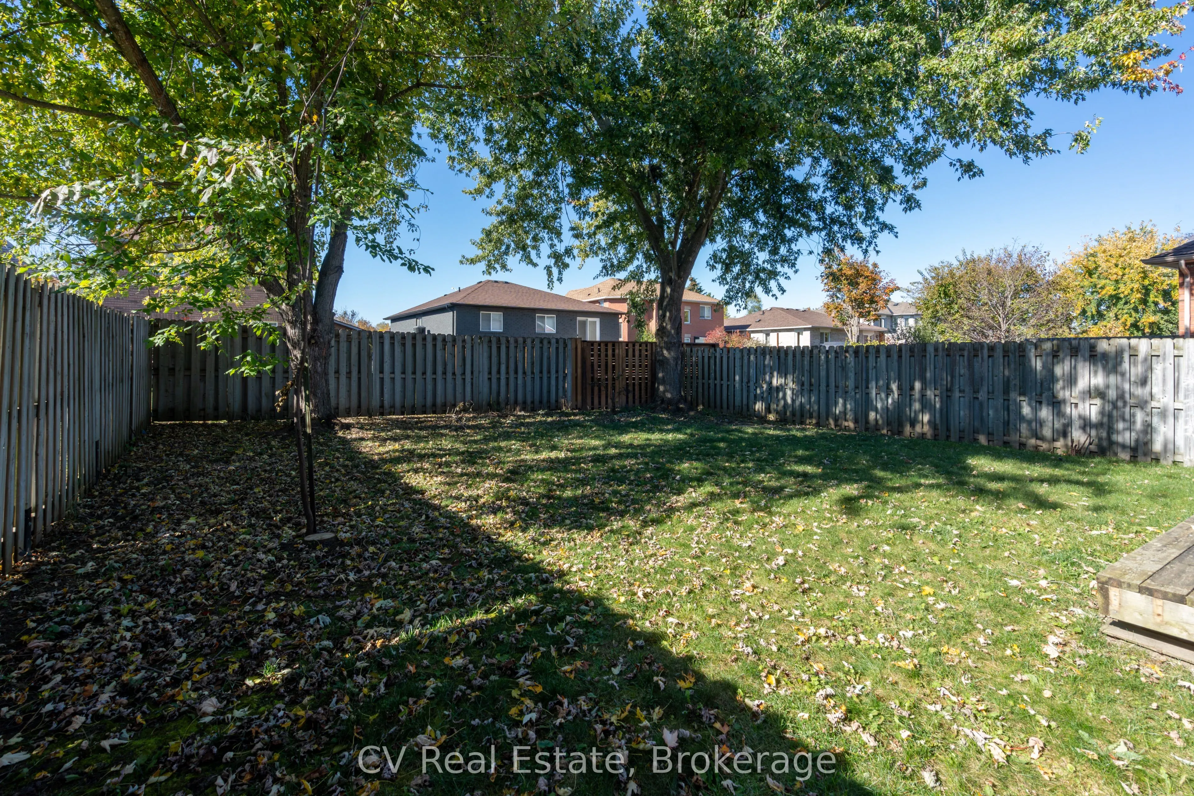 1338 Vincent Crescent