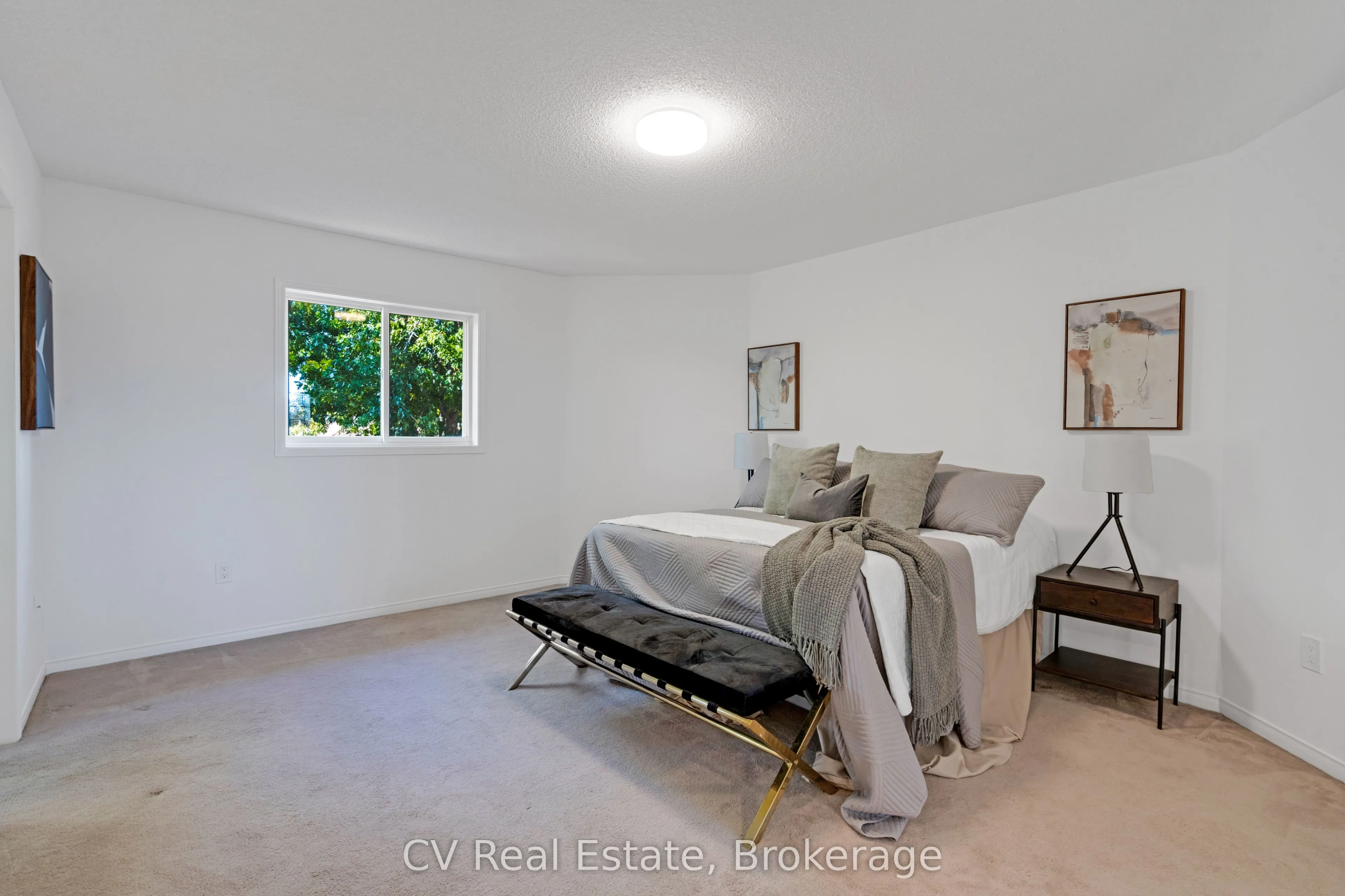 1338 Vincent Crescent