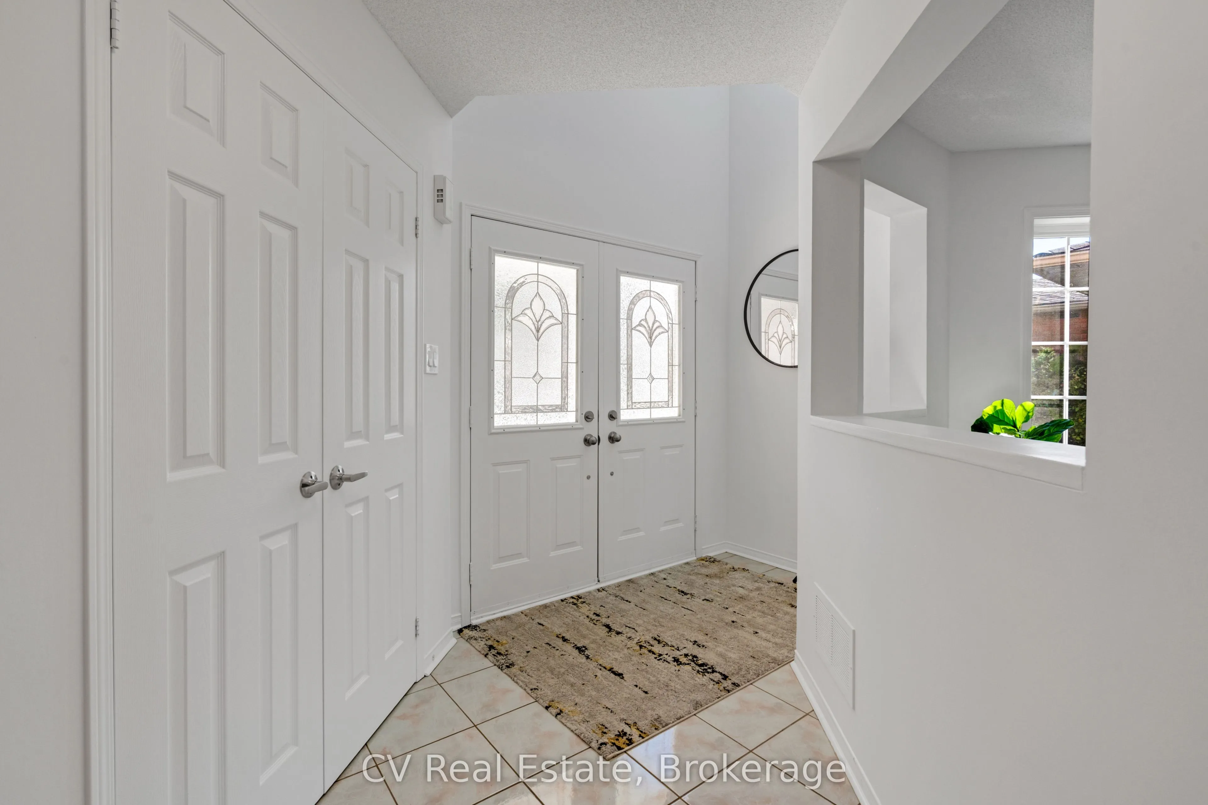1338 Vincent Crescent