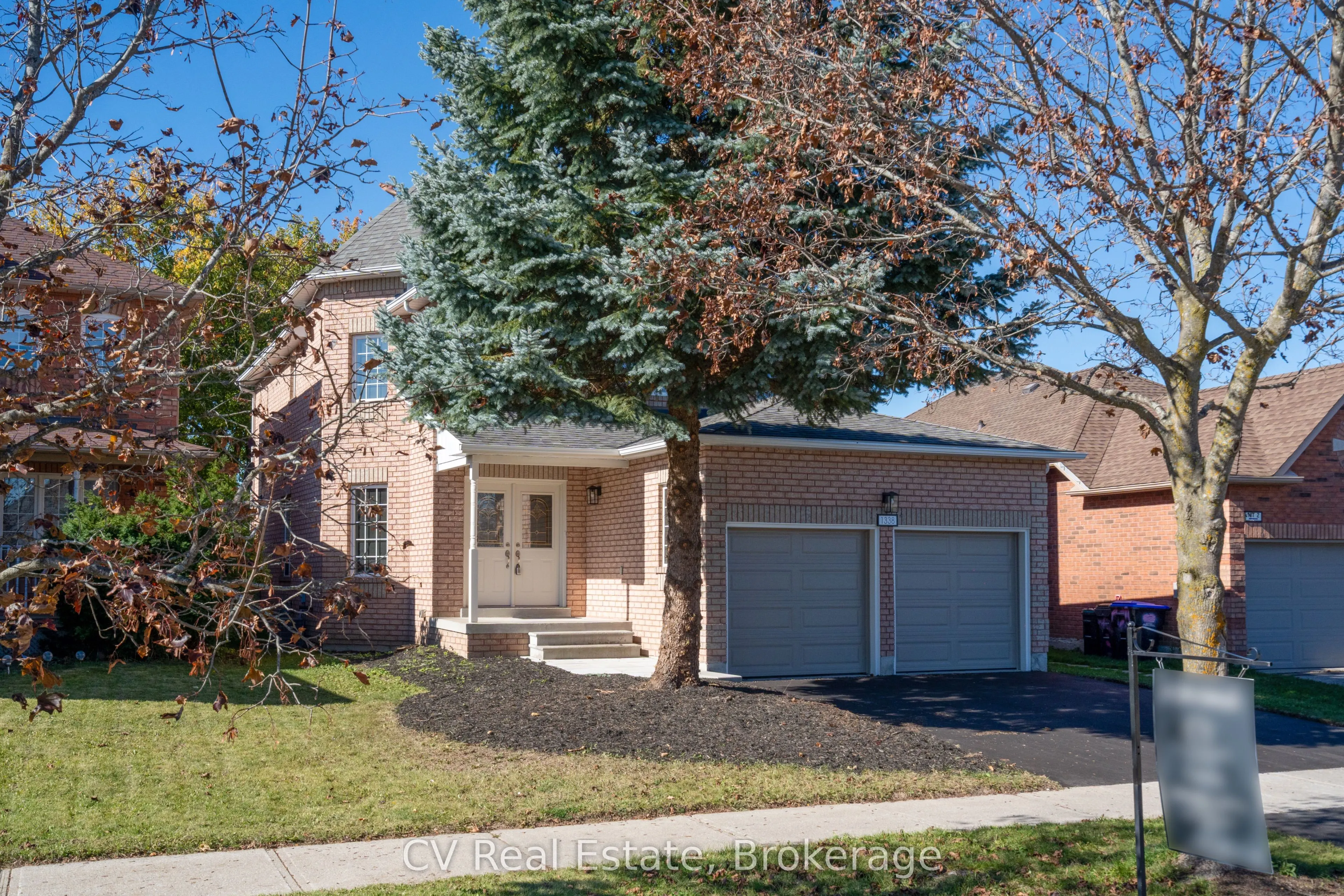 1338 Vincent Crescent